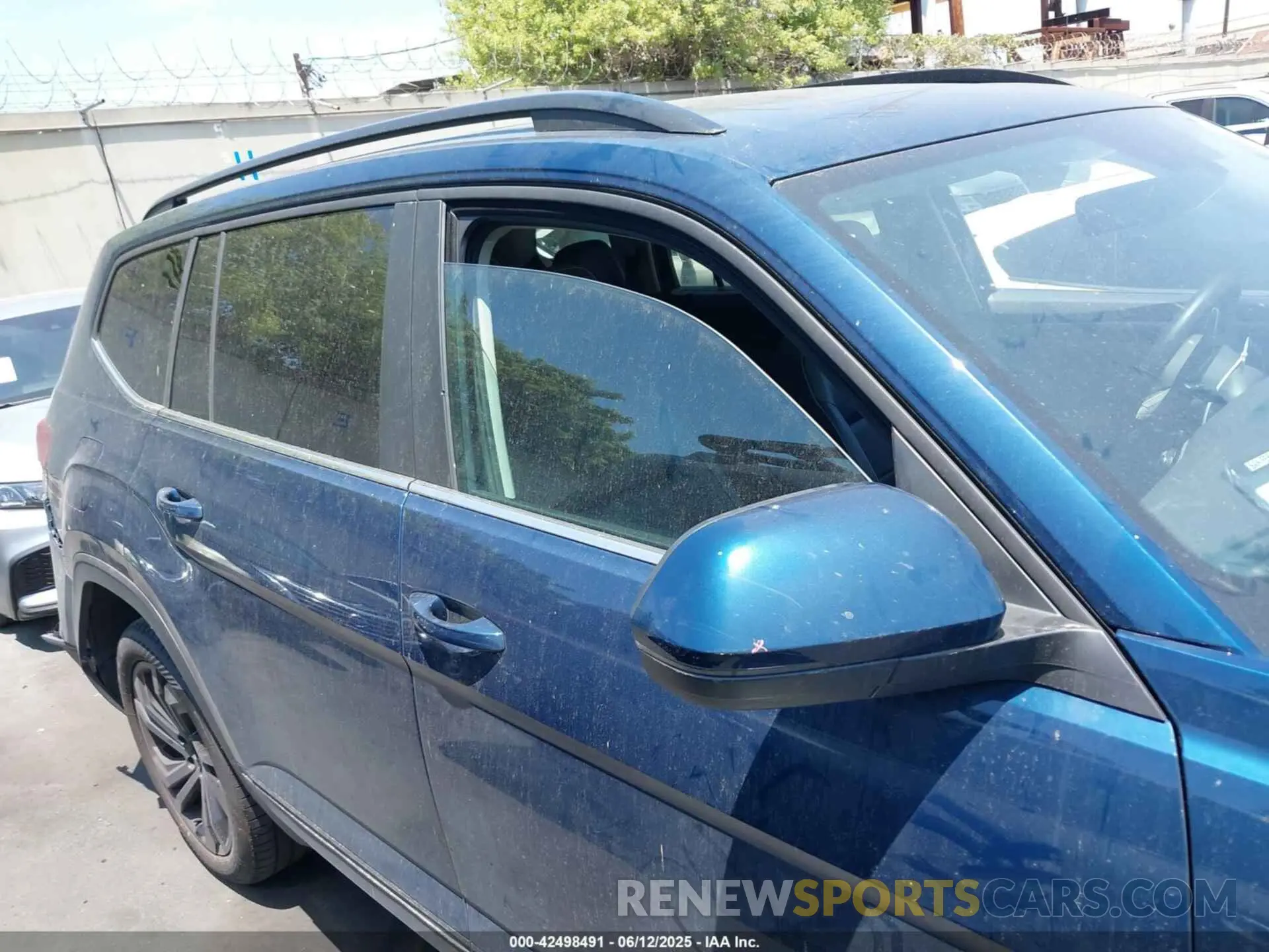 14 fotografías del automóvil dañado 1V2JR2CA5PC530112 VOLKSWAGEN ATLAS 2023