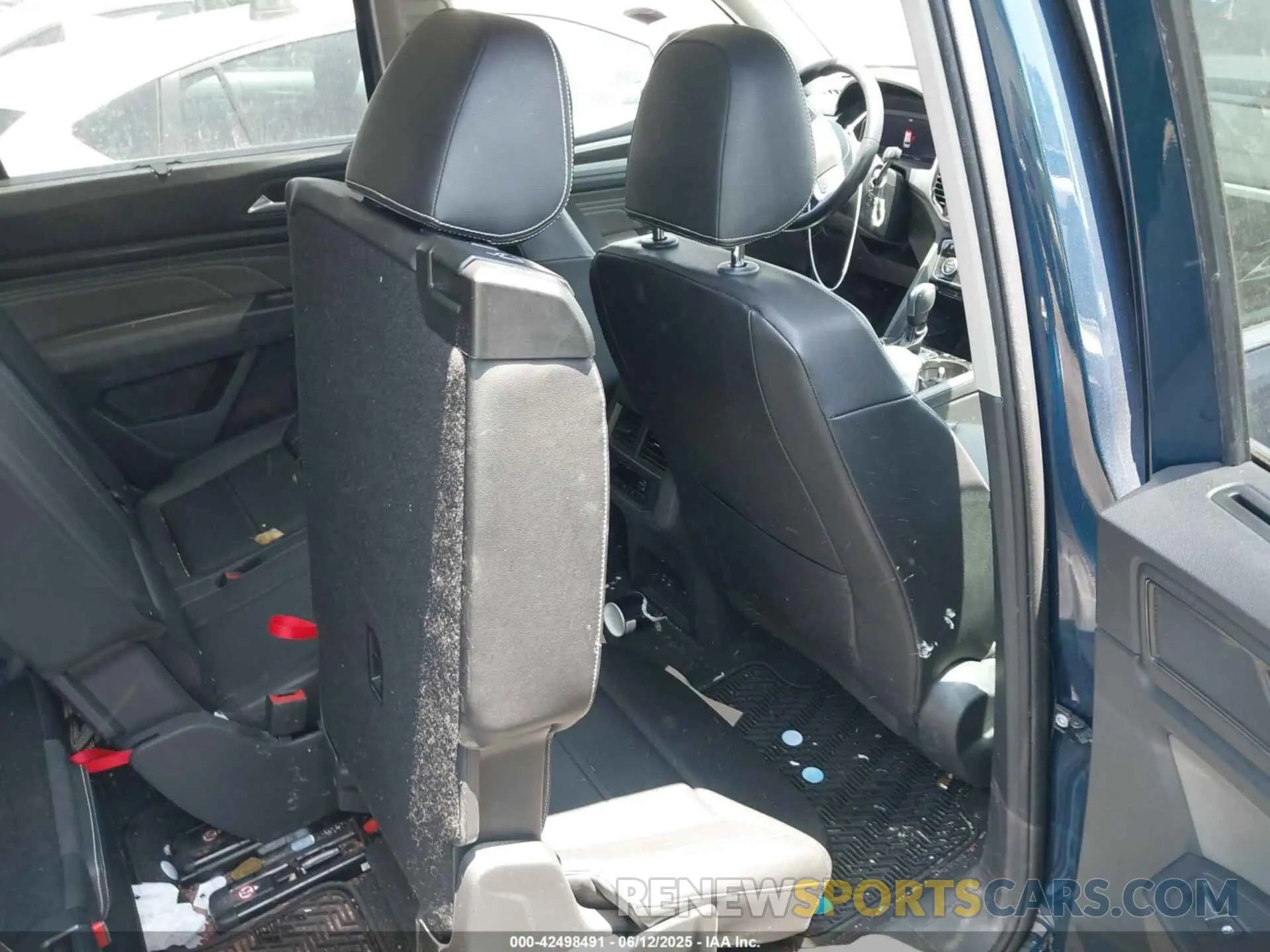 8 fotografías del automóvil dañado 1V2JR2CA5PC530112 VOLKSWAGEN ATLAS 2023