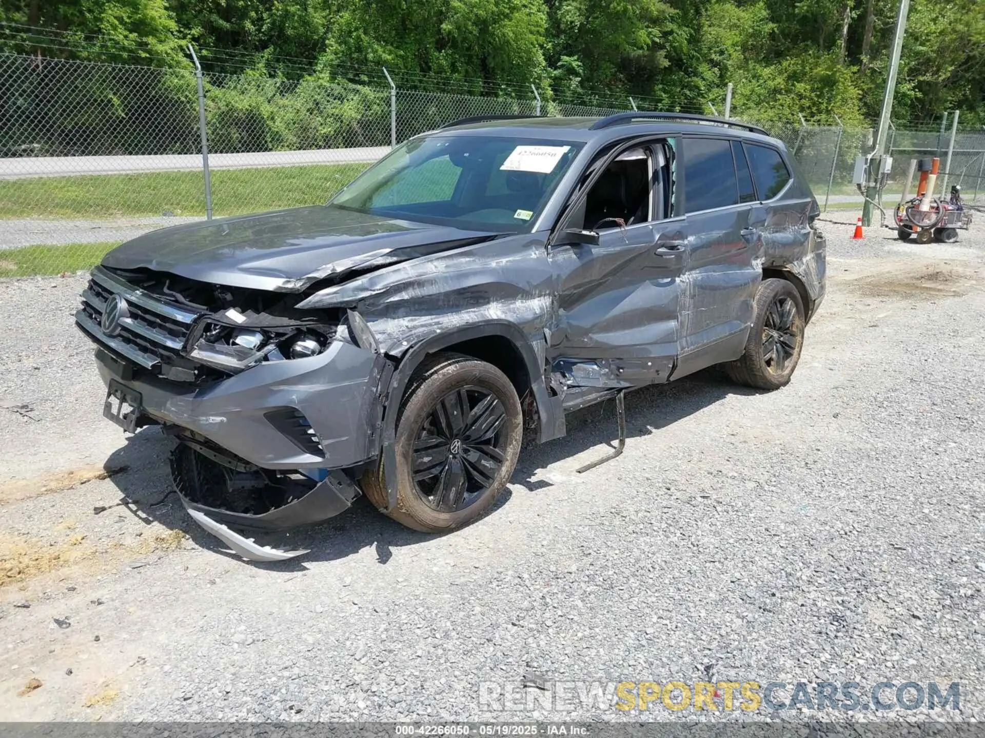 2 fotografías del automóvil dañado 1V2KR2CA1PC541564 VOLKSWAGEN ATLAS 2023