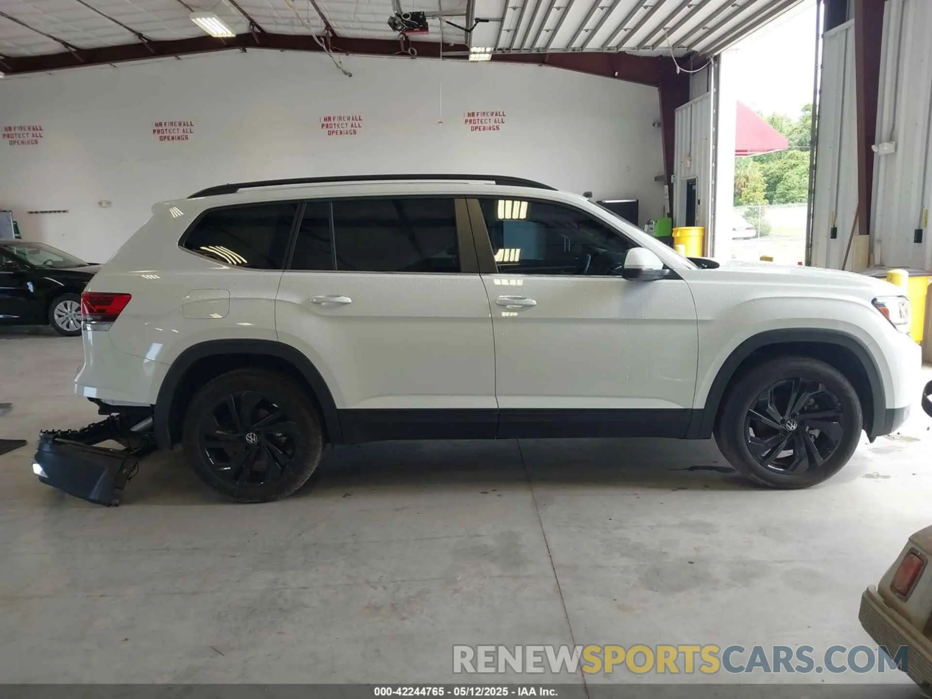 14 fotografías del automóvil dañado 1V2WR2CA4PC555542 VOLKSWAGEN ATLAS 2023