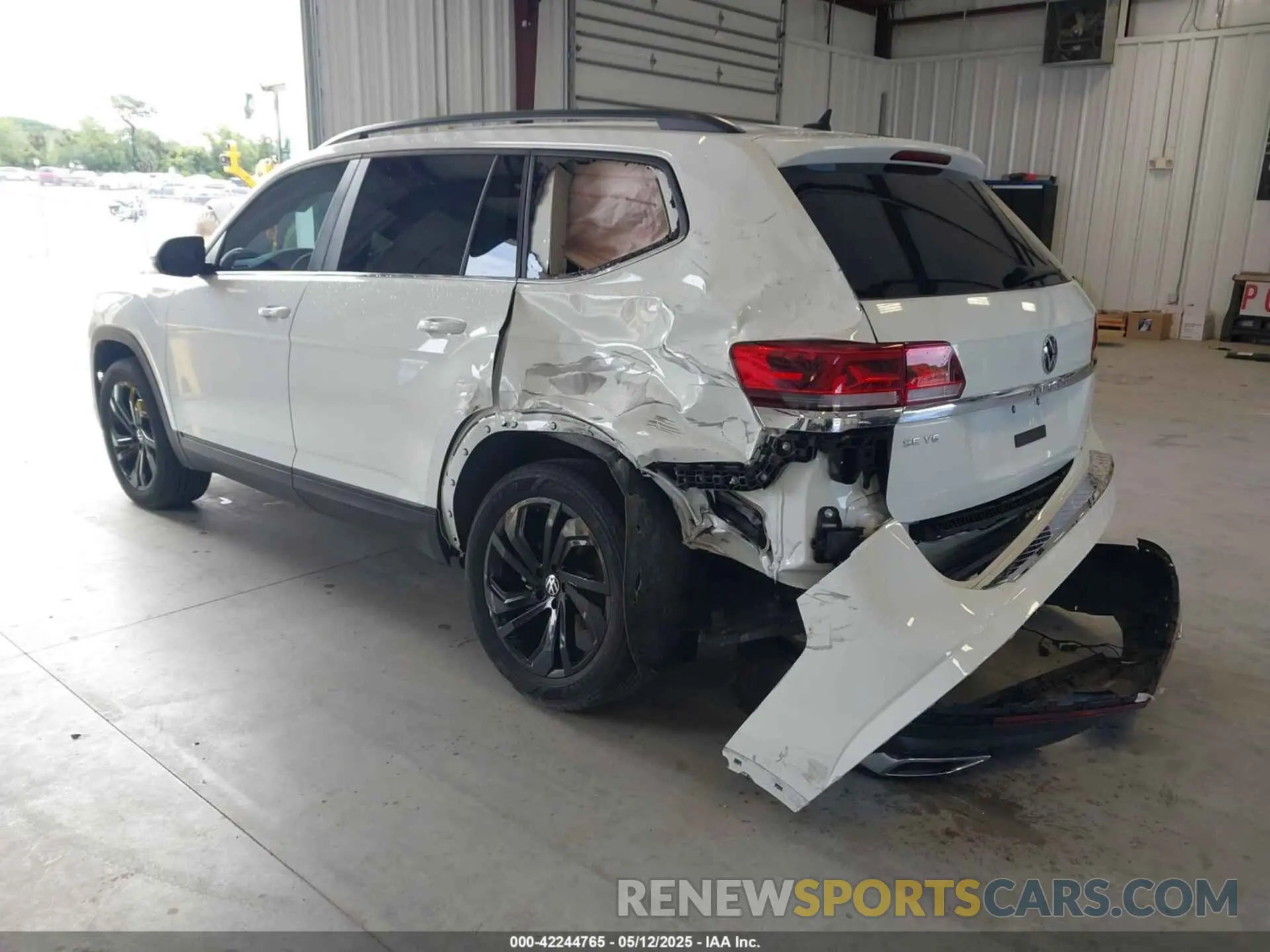 3 fotografías del automóvil dañado 1V2WR2CA4PC555542 VOLKSWAGEN ATLAS 2023