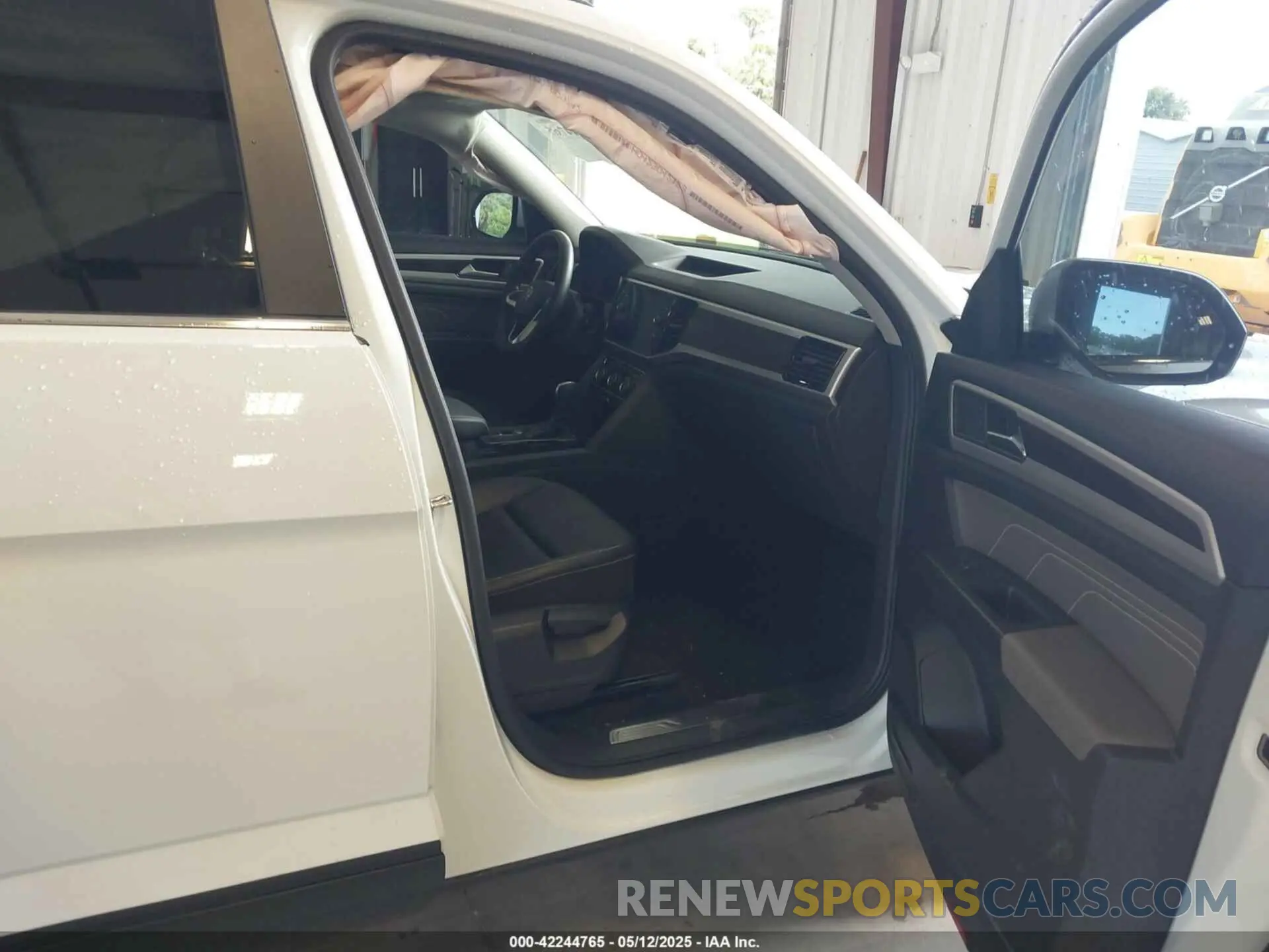 5 fotografías del automóvil dañado 1V2WR2CA4PC555542 VOLKSWAGEN ATLAS 2023