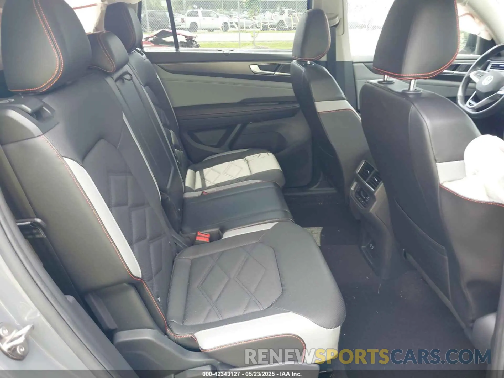 8 fotografías del automóvil dañado 1V2CR2CA8RC561771 VOLKSWAGEN ATLAS 2024