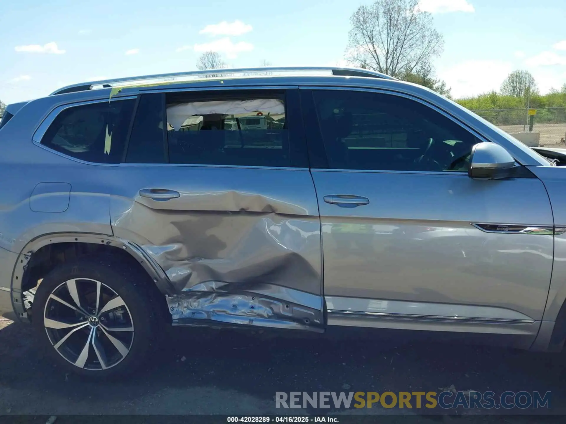 14 fotografías del automóvil dañado 1V2FR2CA2RC551914 VOLKSWAGEN ATLAS 2024