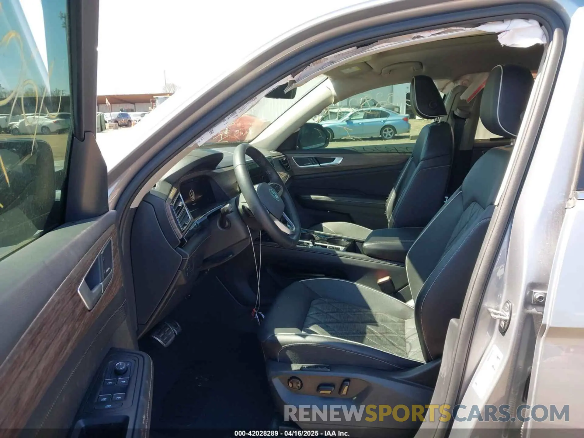 5 fotografías del automóvil dañado 1V2FR2CA2RC551914 VOLKSWAGEN ATLAS 2024