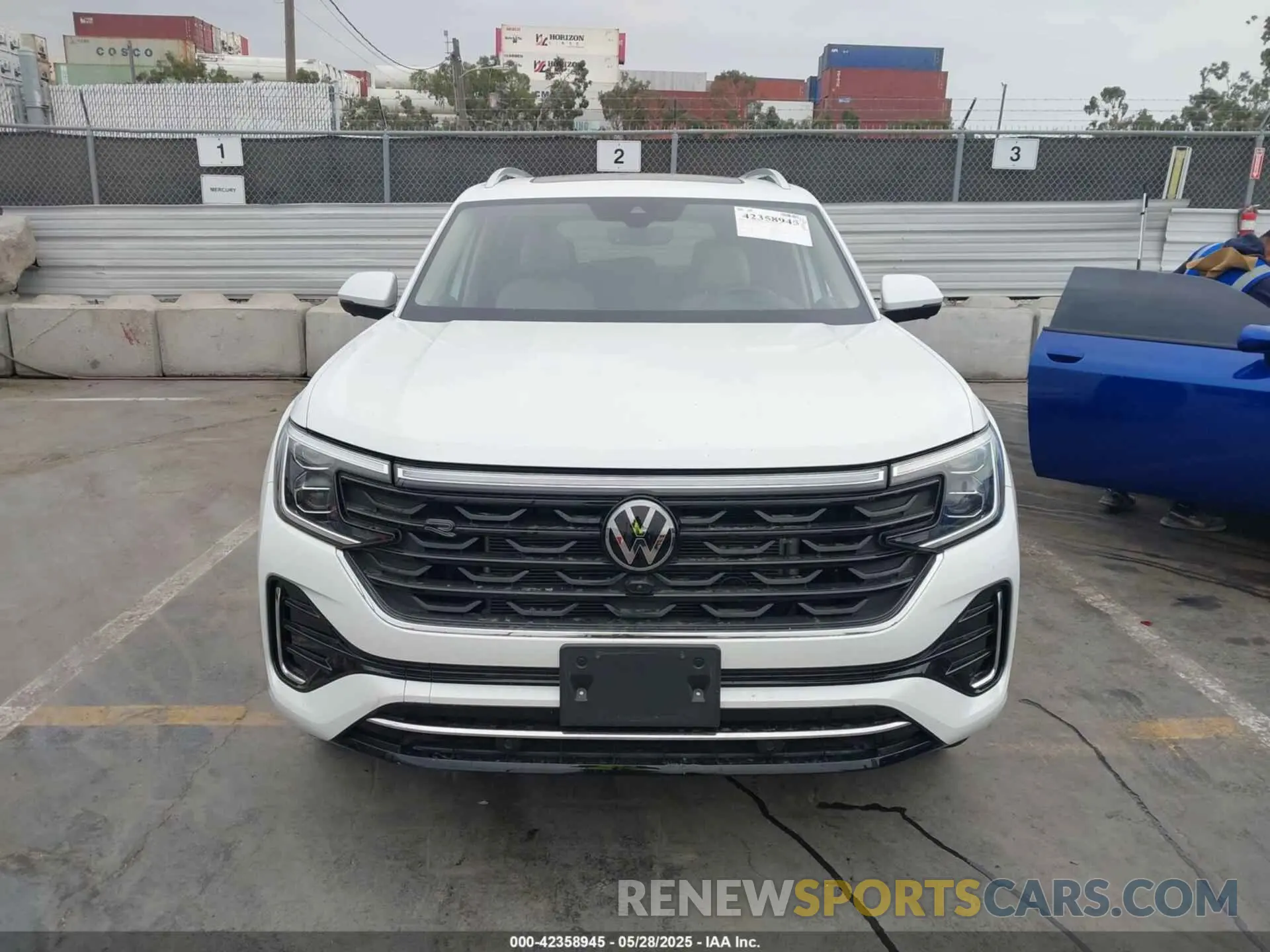 12 fotografías del automóvil dañado 1V2FR2CA7RC543176 VOLKSWAGEN ATLAS 2024