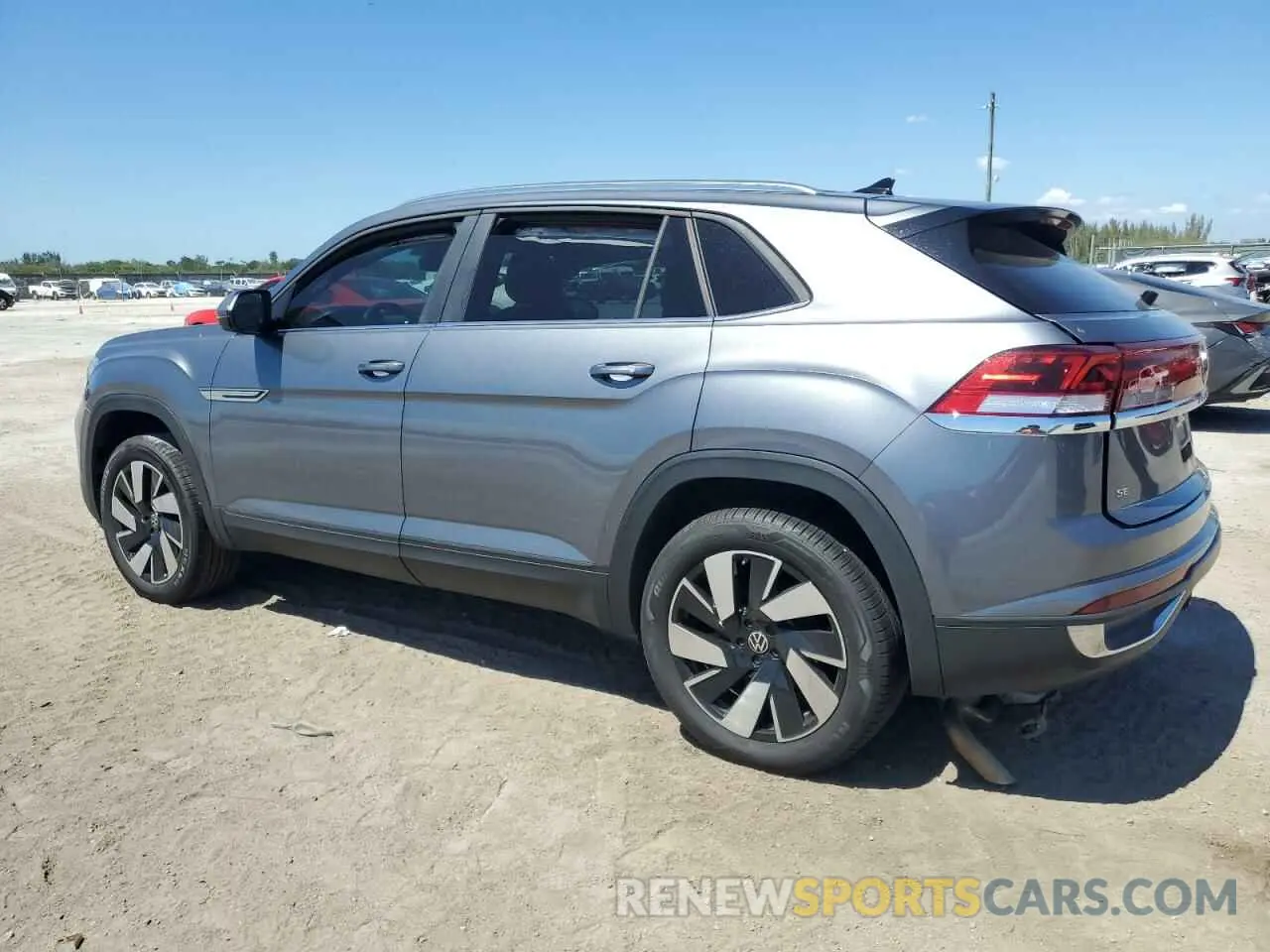 2 fotografías del automóvil dañado 1V2HE2CA2RC245574 VOLKSWAGEN ATLAS 2024