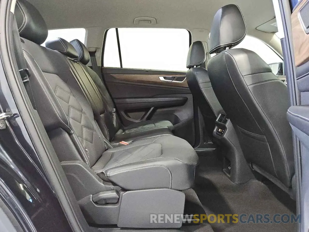 11 fotografías del automóvil dañado 1V2HR2CA3RC539232 VOLKSWAGEN ATLAS 2024