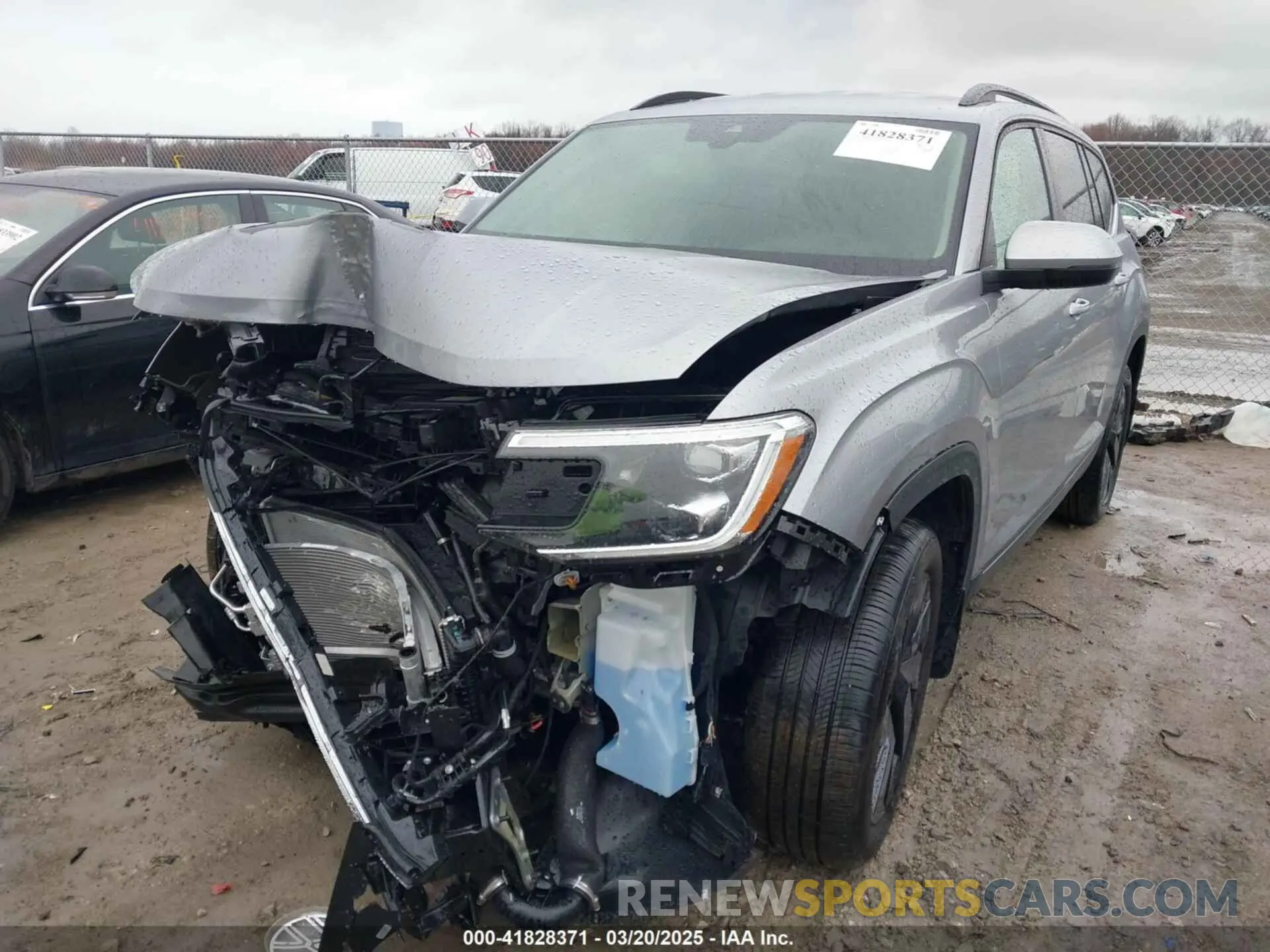 2 fotografías del automóvil dañado 1V2HR2CA4RC593252 VOLKSWAGEN ATLAS 2024