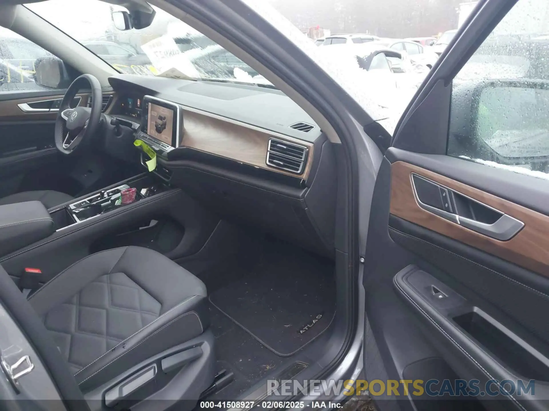 5 fotografías del automóvil dañado 1V2HR2CA5RC573575 VOLKSWAGEN ATLAS 2024