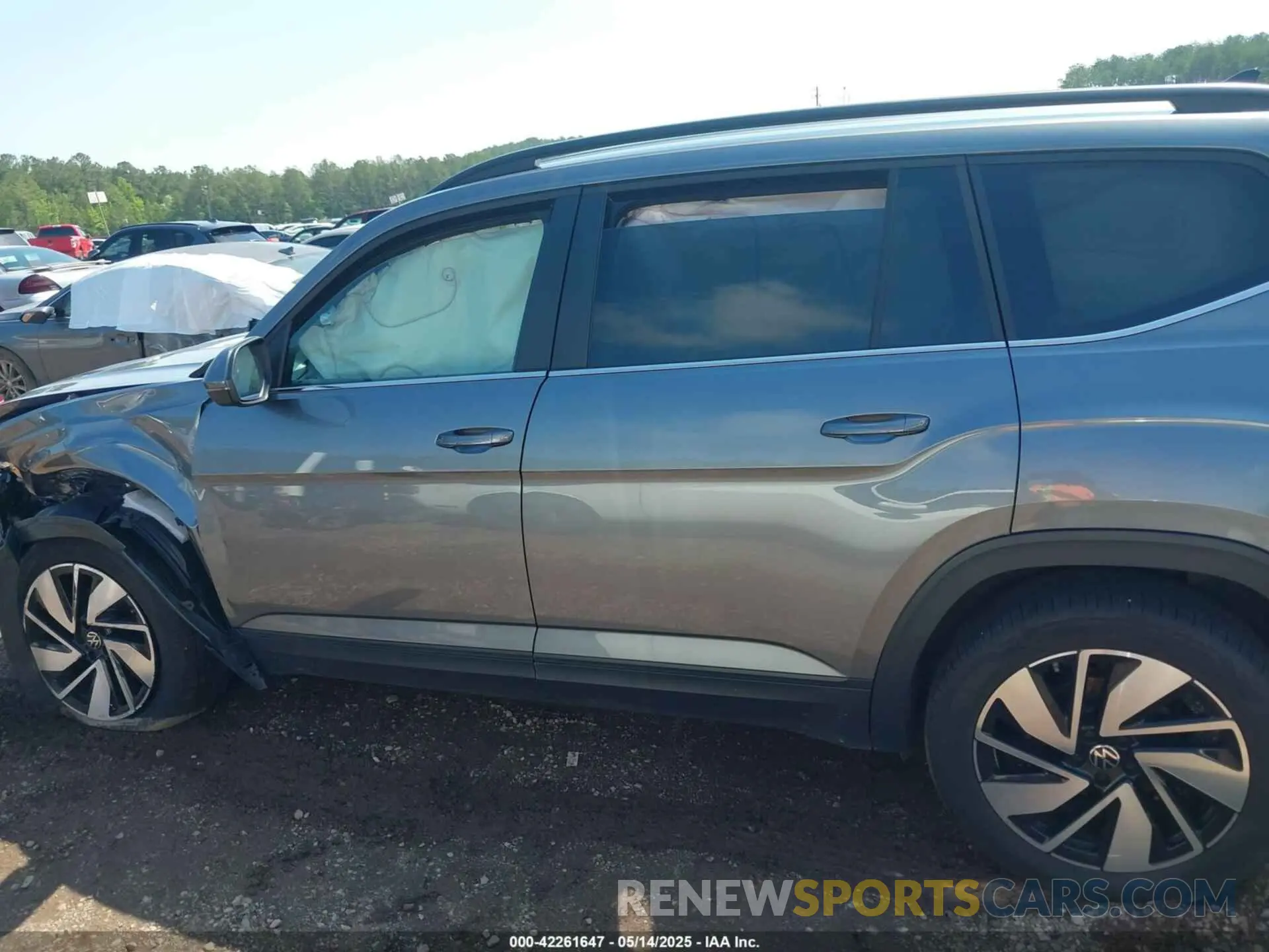 13 fotografías del automóvil dañado 1V2HR2CA8RC535094 VOLKSWAGEN ATLAS 2024