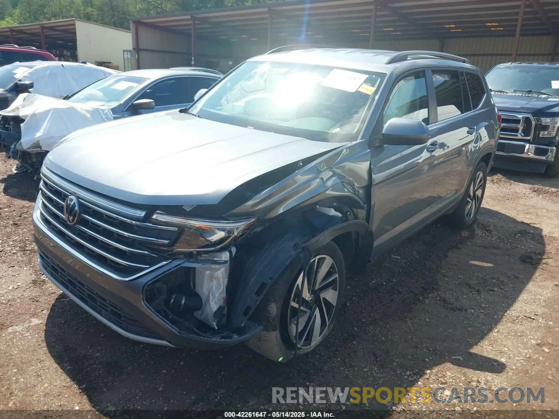 2 fotografías del automóvil dañado 1V2HR2CA8RC535094 VOLKSWAGEN ATLAS 2024
