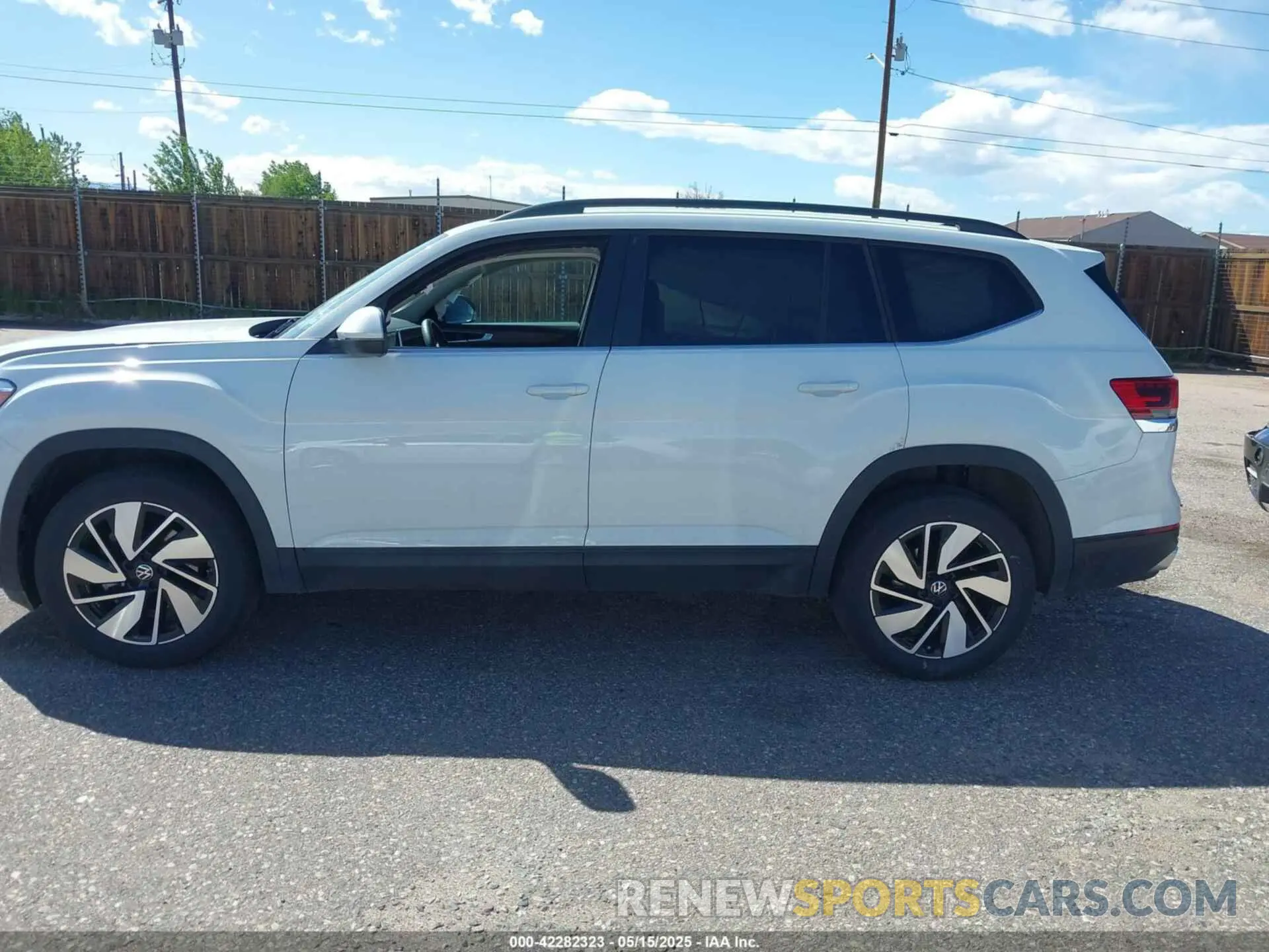 14 fotografías del automóvil dañado 1V2HR2CA8RC580455 VOLKSWAGEN ATLAS 2024