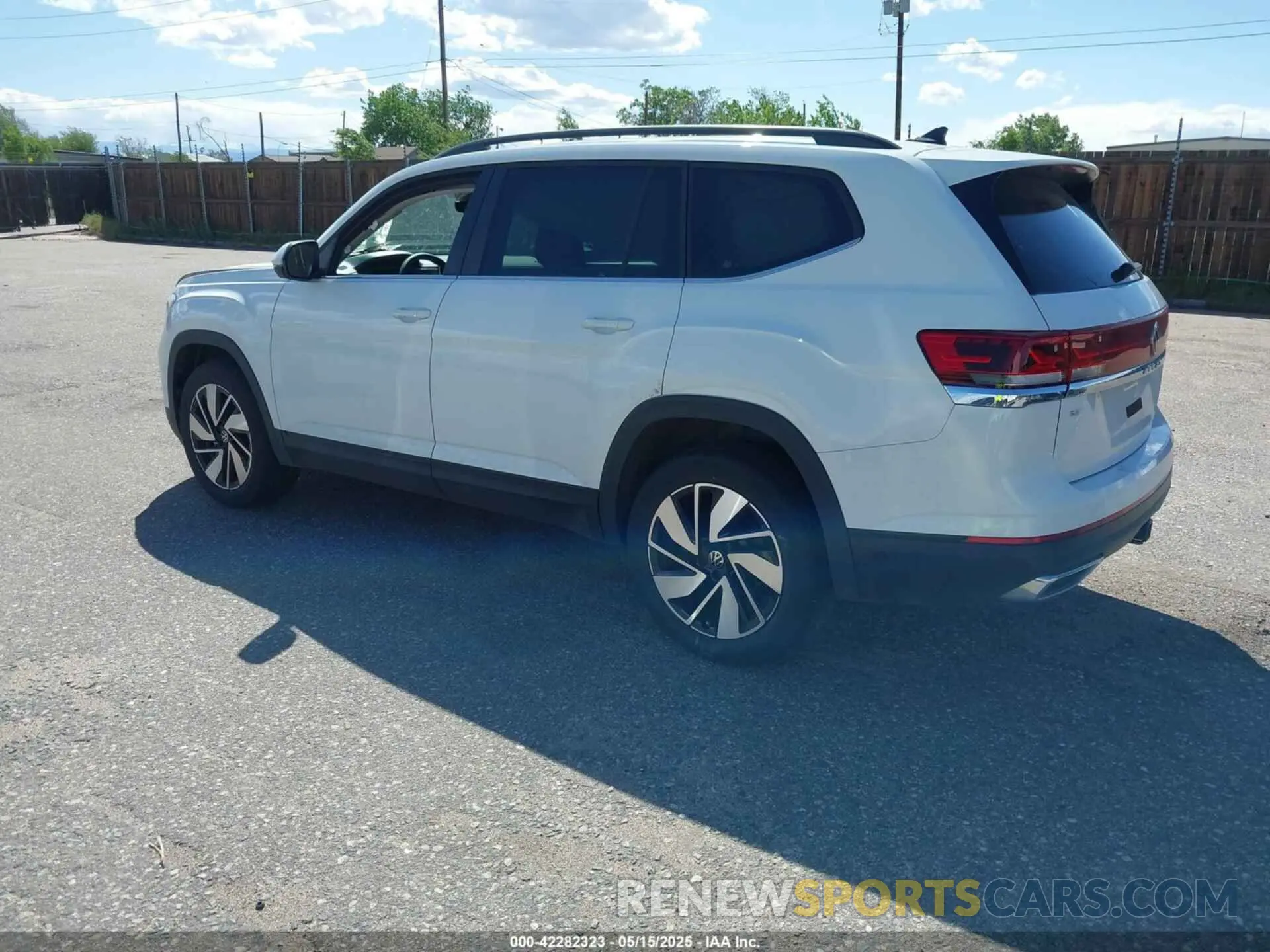 3 fotografías del automóvil dañado 1V2HR2CA8RC580455 VOLKSWAGEN ATLAS 2024