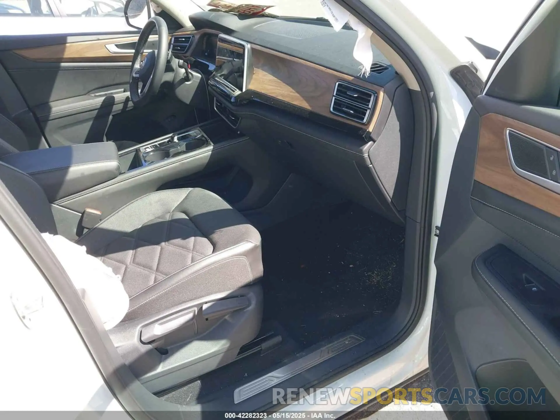 5 fotografías del automóvil dañado 1V2HR2CA8RC580455 VOLKSWAGEN ATLAS 2024