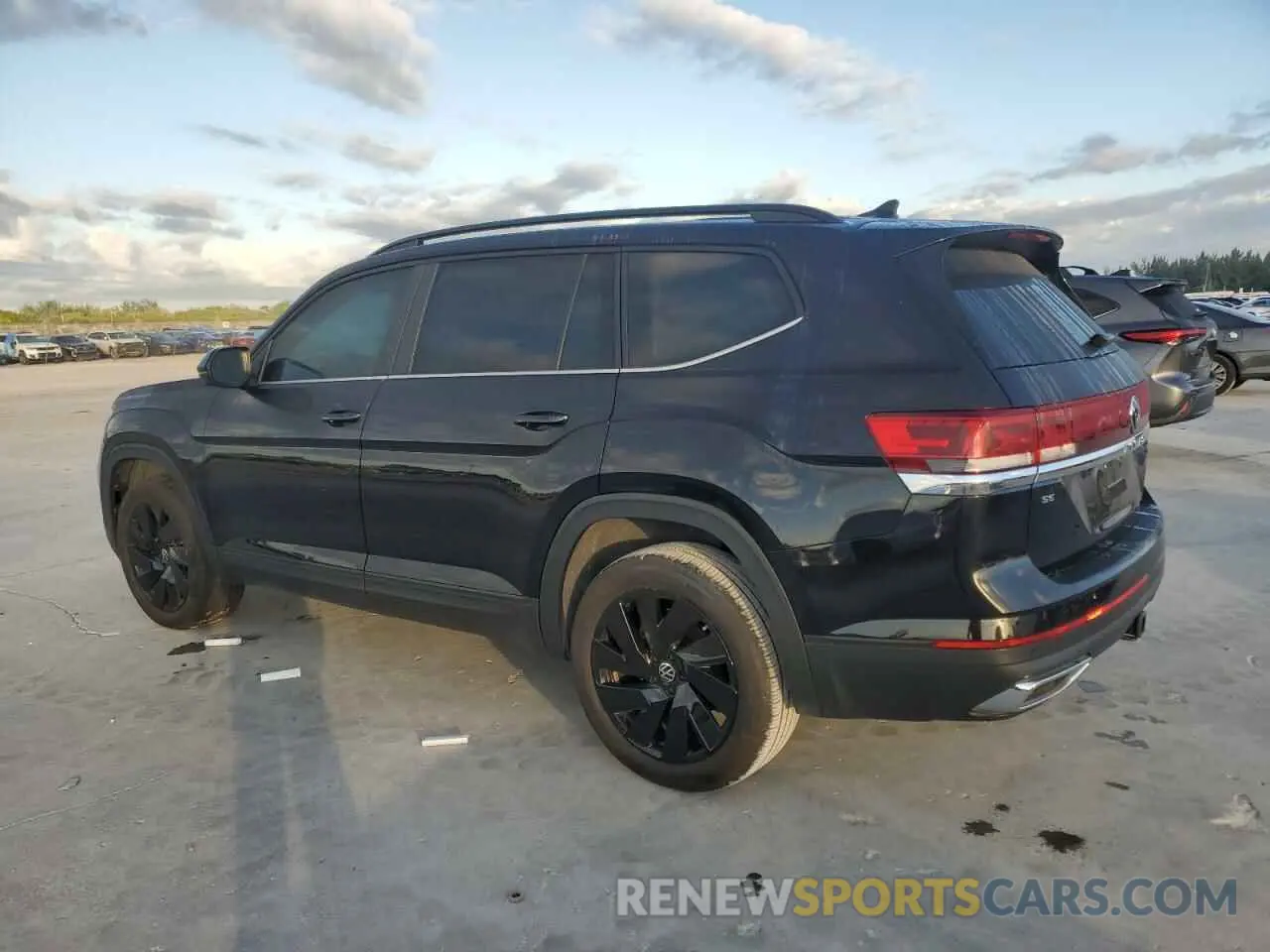 2 fotografías del automóvil dañado 1V2JR2CA0RC514628 VOLKSWAGEN ATLAS 2024