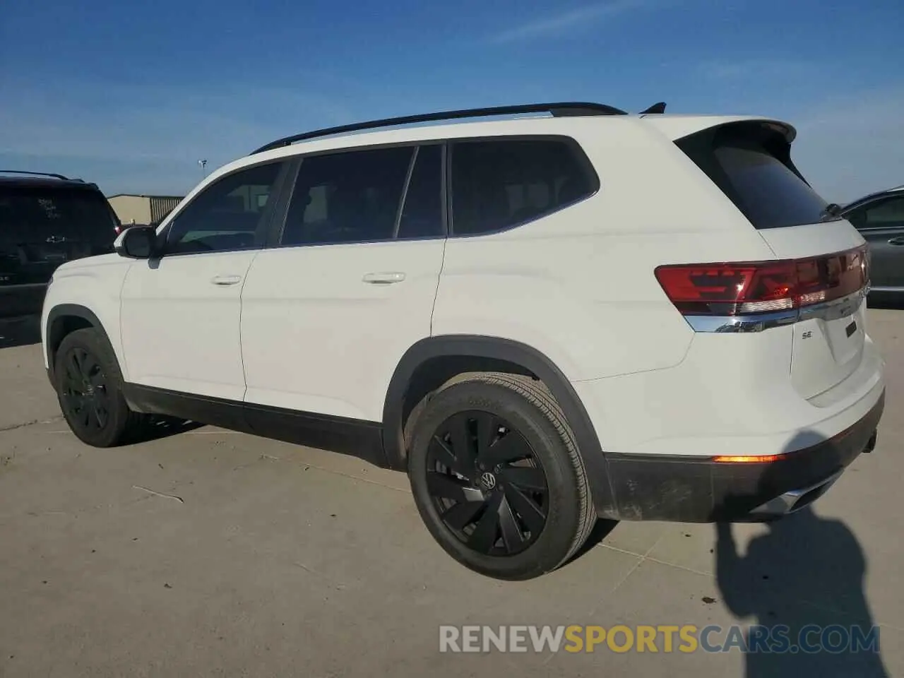 2 fotografías del automóvil dañado 1V2JR2CA1RC577477 VOLKSWAGEN ATLAS 2024