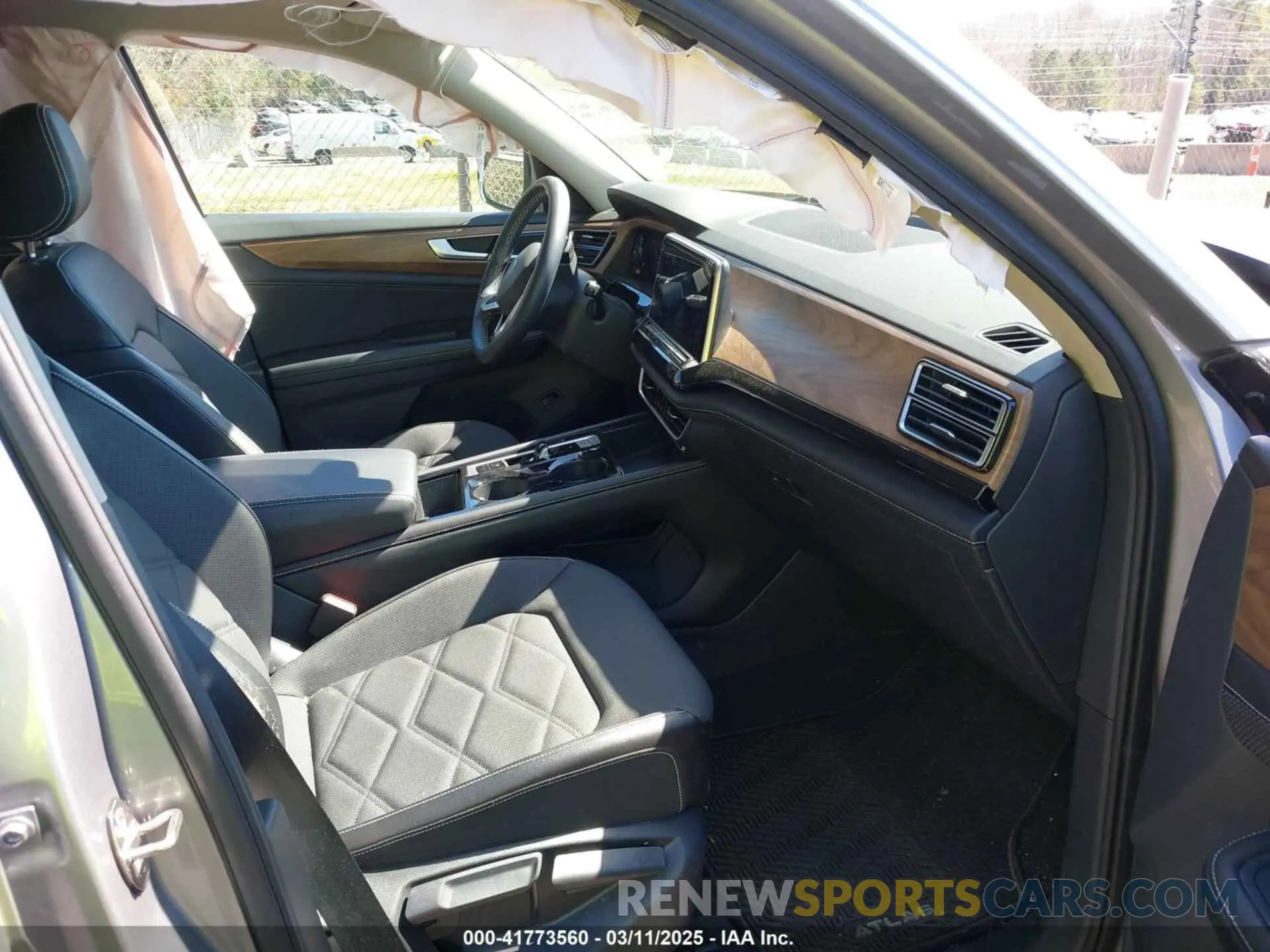 5 fotografías del automóvil dañado 1V2JR2CA2RC518633 VOLKSWAGEN ATLAS 2024