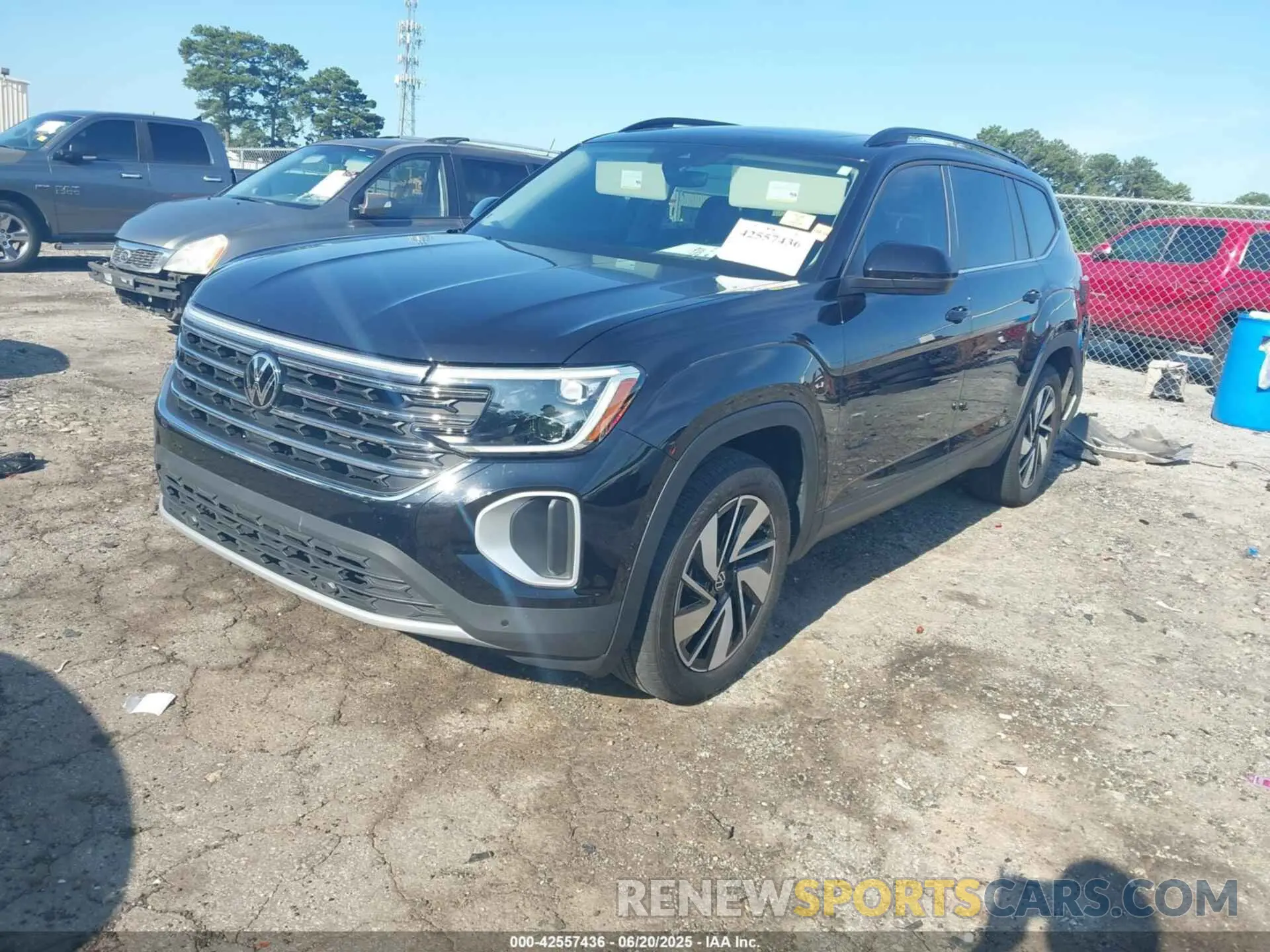 2 fotografías del automóvil dañado 1V2JR2CA3RC554010 VOLKSWAGEN ATLAS 2024