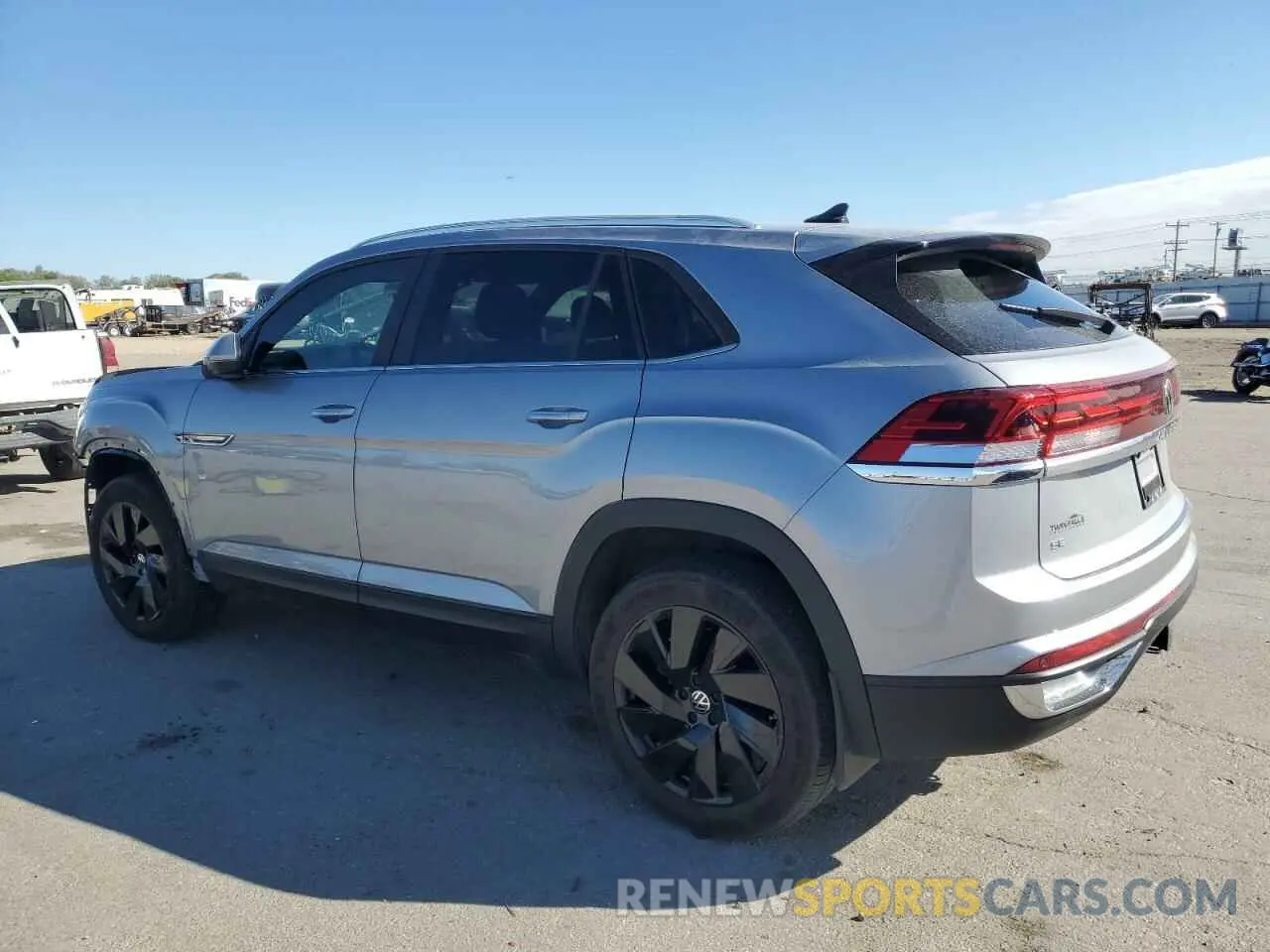 2 fotografías del automóvil dañado 1V2KE2CA3RC224464 VOLKSWAGEN ATLAS 2024