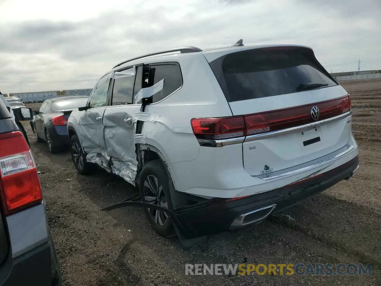 2 fotografías del automóvil dañado 1V2LR2CA2RC509410 VOLKSWAGEN ATLAS 2024