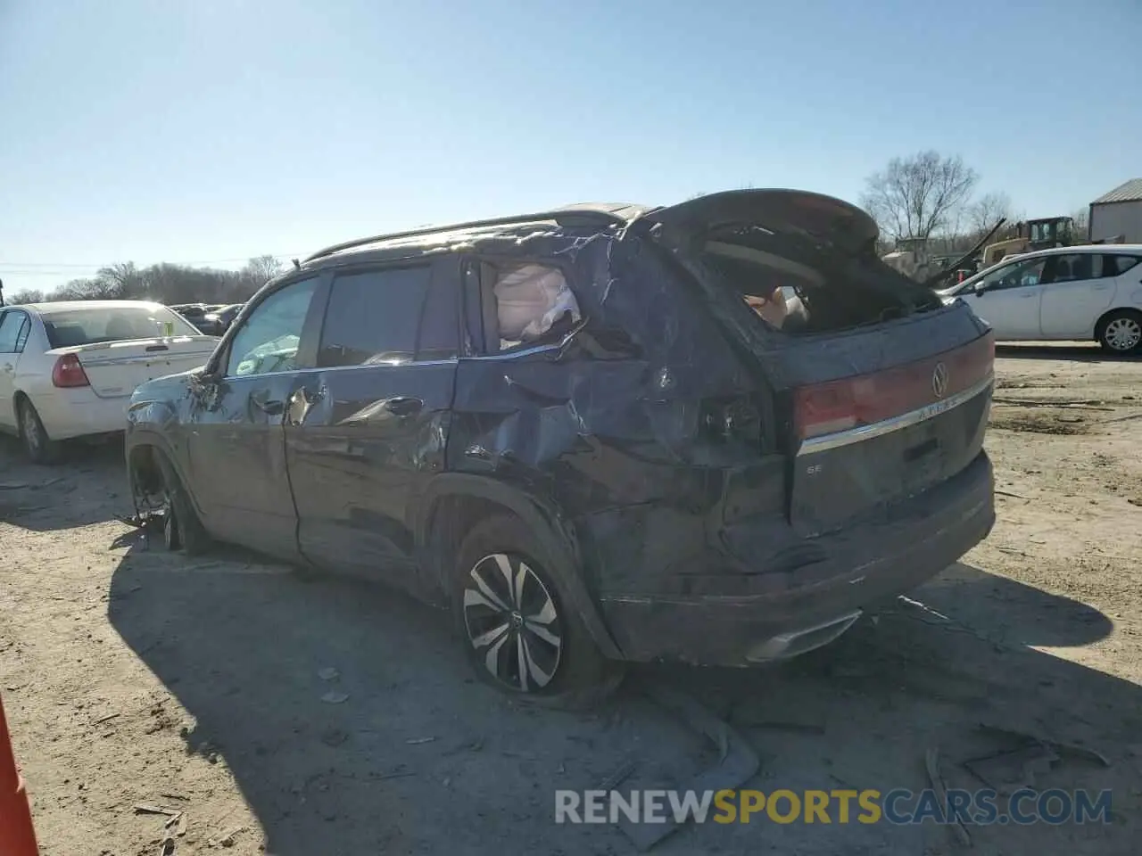 2 fotografías del automóvil dañado 1V2LR2CA8RC515082 VOLKSWAGEN ATLAS 2024