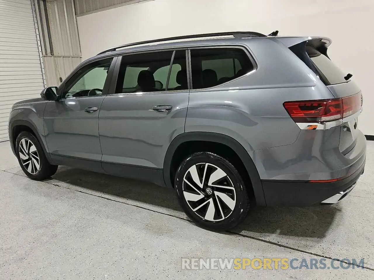 2 fotografías del automóvil dañado 1V2WR2CA3RC537200 VOLKSWAGEN ATLAS 2024