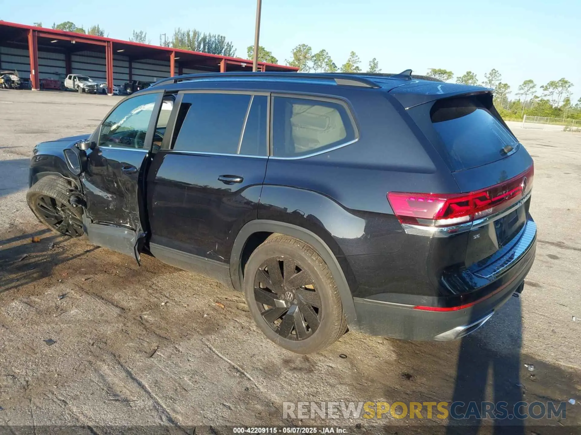 3 fotografías del automóvil dañado 1V2WR2CA3RC538136 VOLKSWAGEN ATLAS 2024