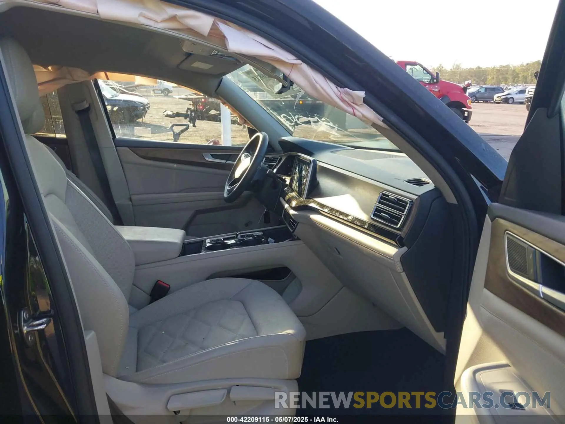 5 fotografías del automóvil dañado 1V2WR2CA3RC538136 VOLKSWAGEN ATLAS 2024