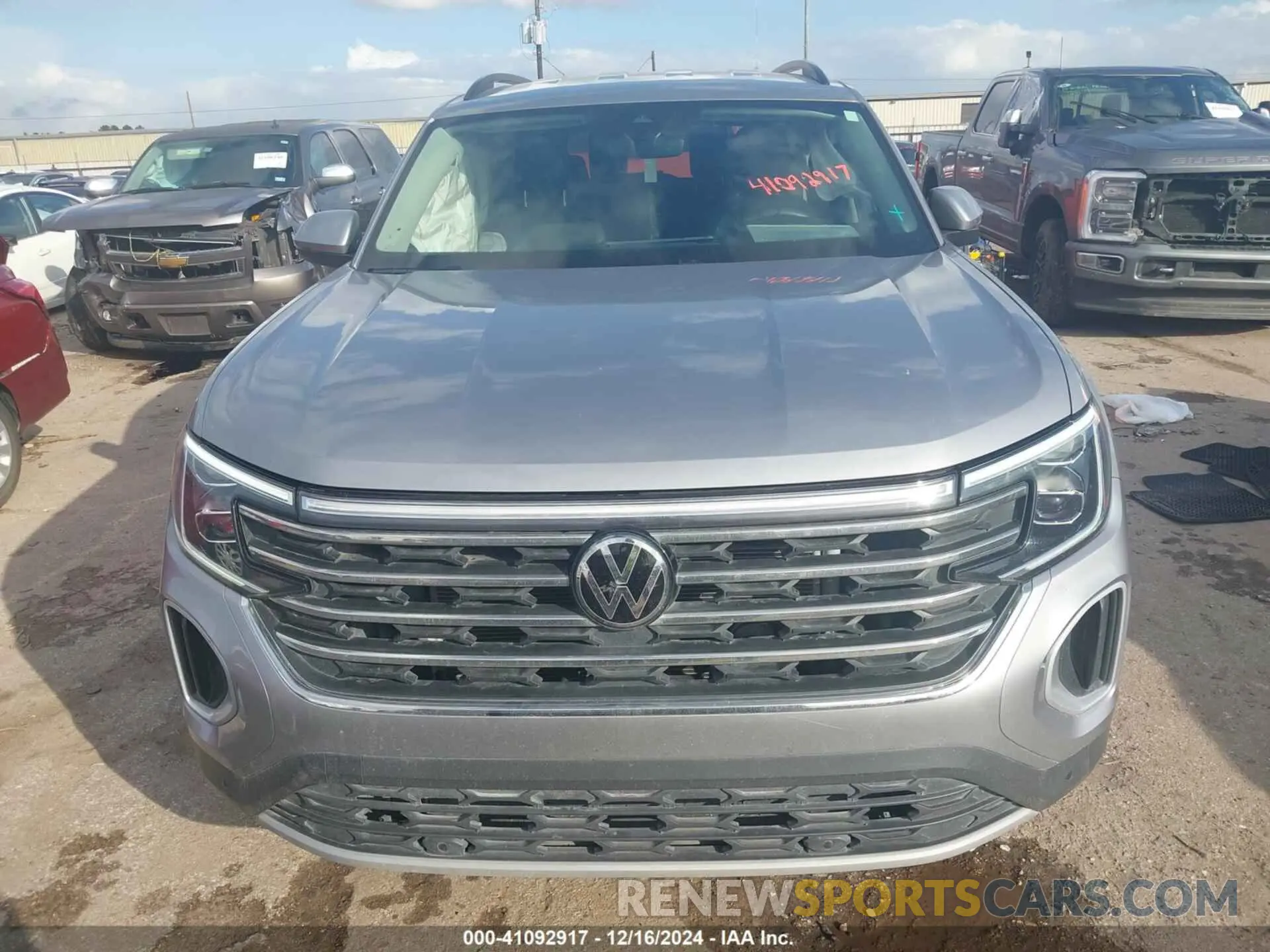 12 fotografías del automóvil dañado 1V2WR2CA5RC523976 VOLKSWAGEN ATLAS 2024