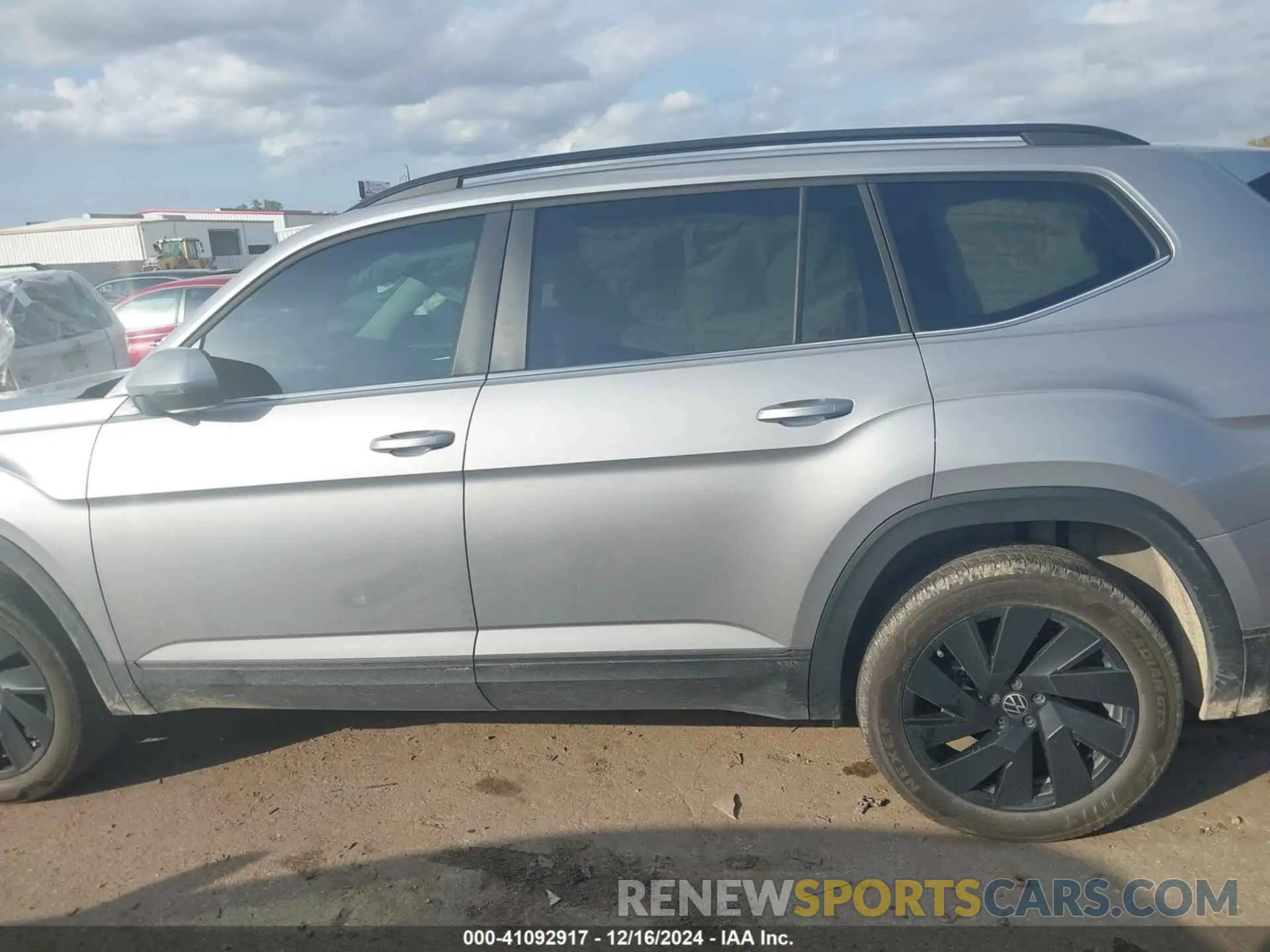 14 fotografías del automóvil dañado 1V2WR2CA5RC523976 VOLKSWAGEN ATLAS 2024