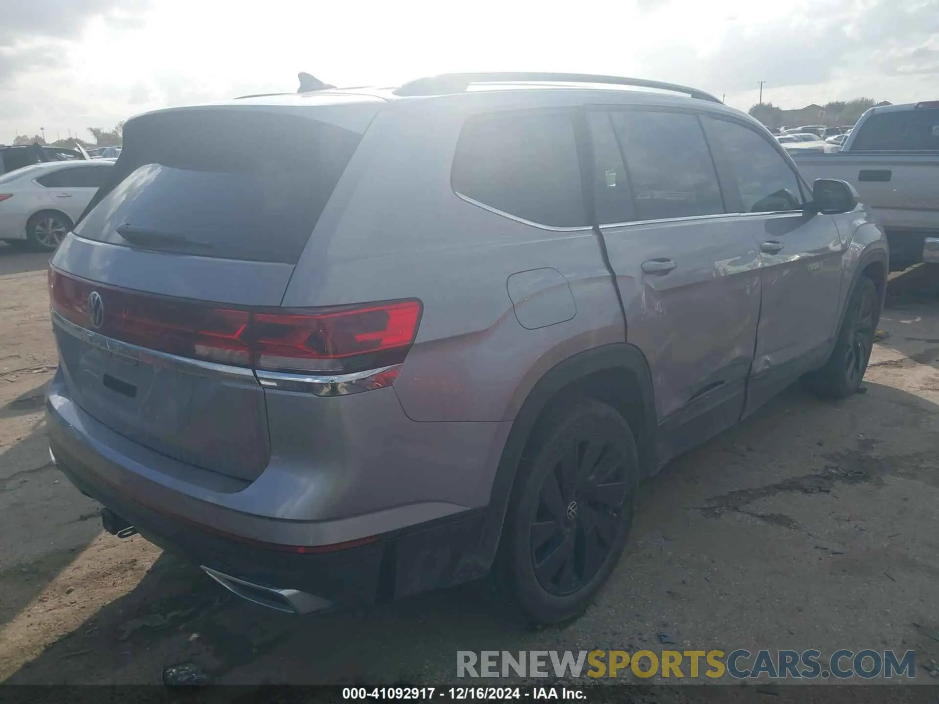 4 fotografías del automóvil dañado 1V2WR2CA5RC523976 VOLKSWAGEN ATLAS 2024