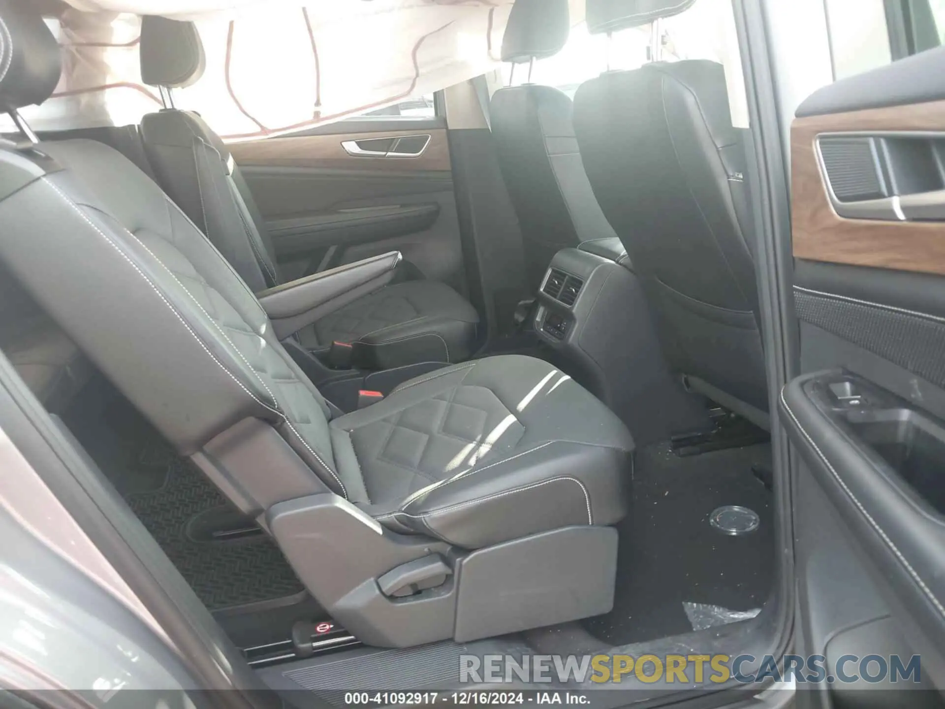 8 fotografías del automóvil dañado 1V2WR2CA5RC523976 VOLKSWAGEN ATLAS 2024