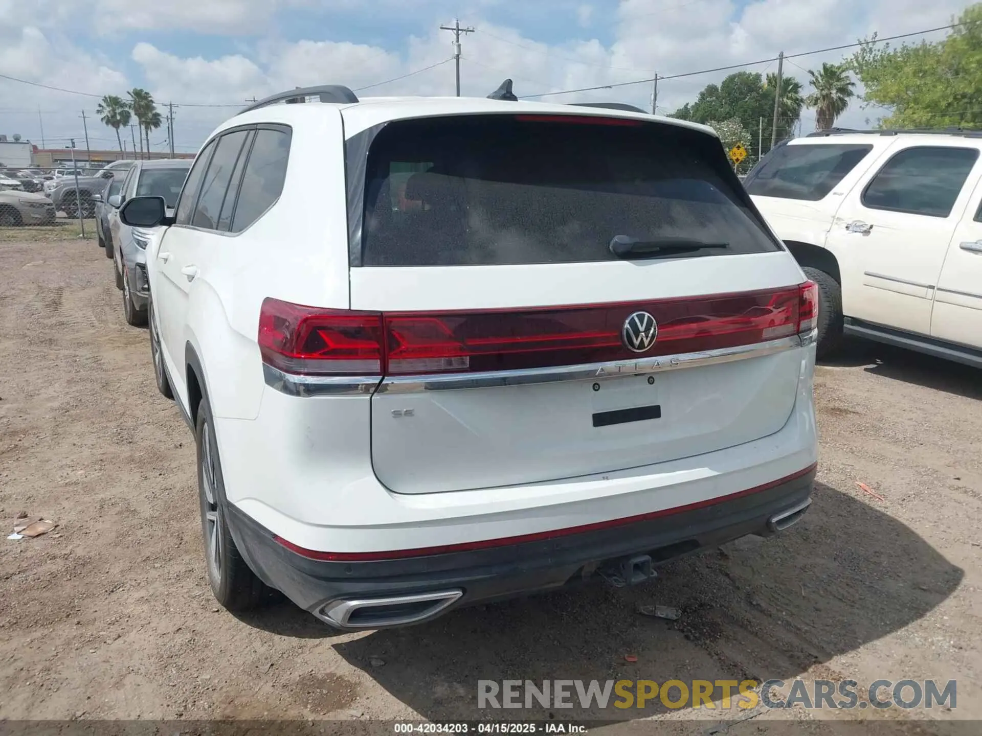 3 fotografías del automóvil dañado 1V2WR2CA5RC530054 VOLKSWAGEN ATLAS 2024