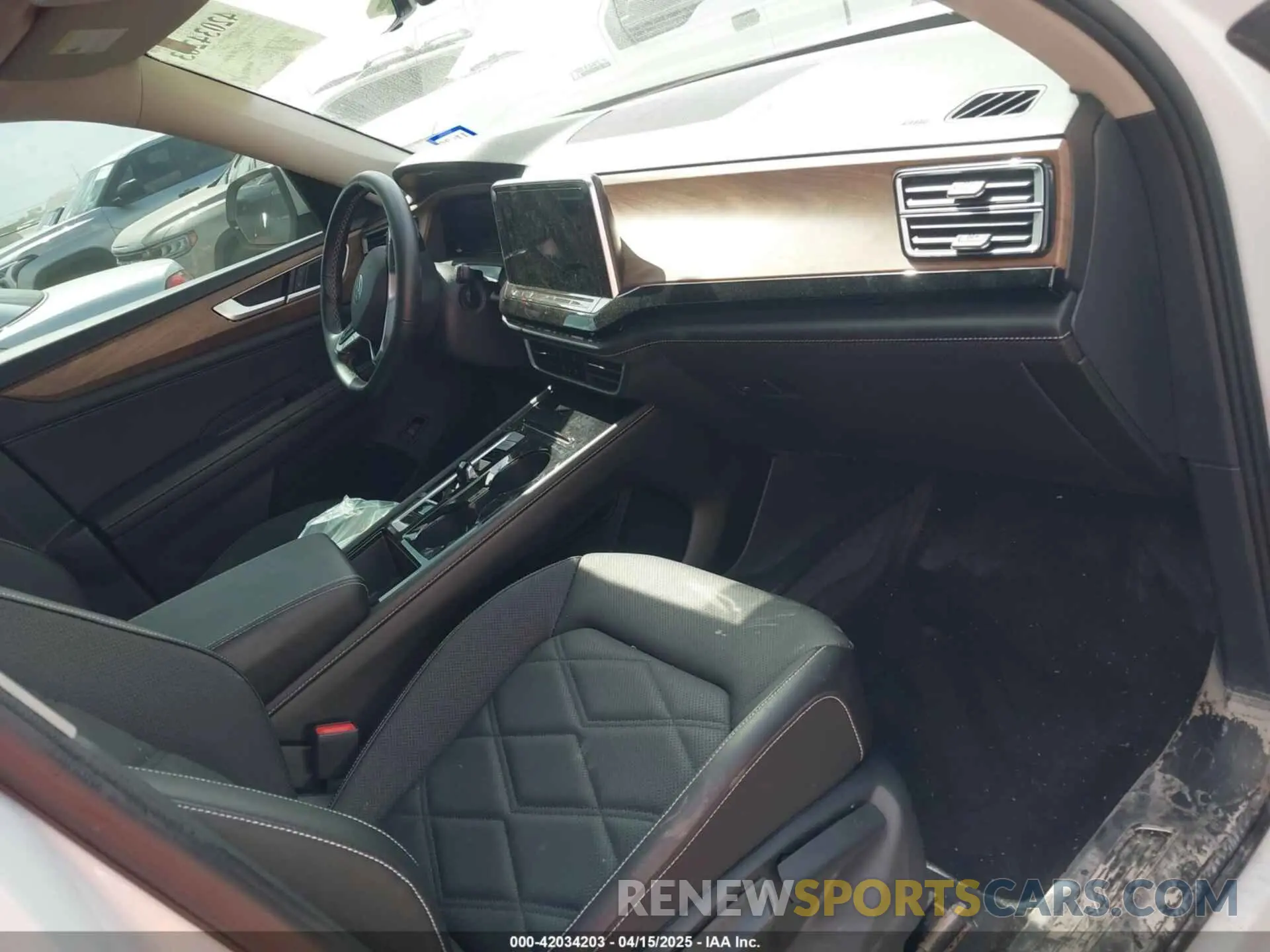 5 fotografías del automóvil dañado 1V2WR2CA5RC530054 VOLKSWAGEN ATLAS 2024