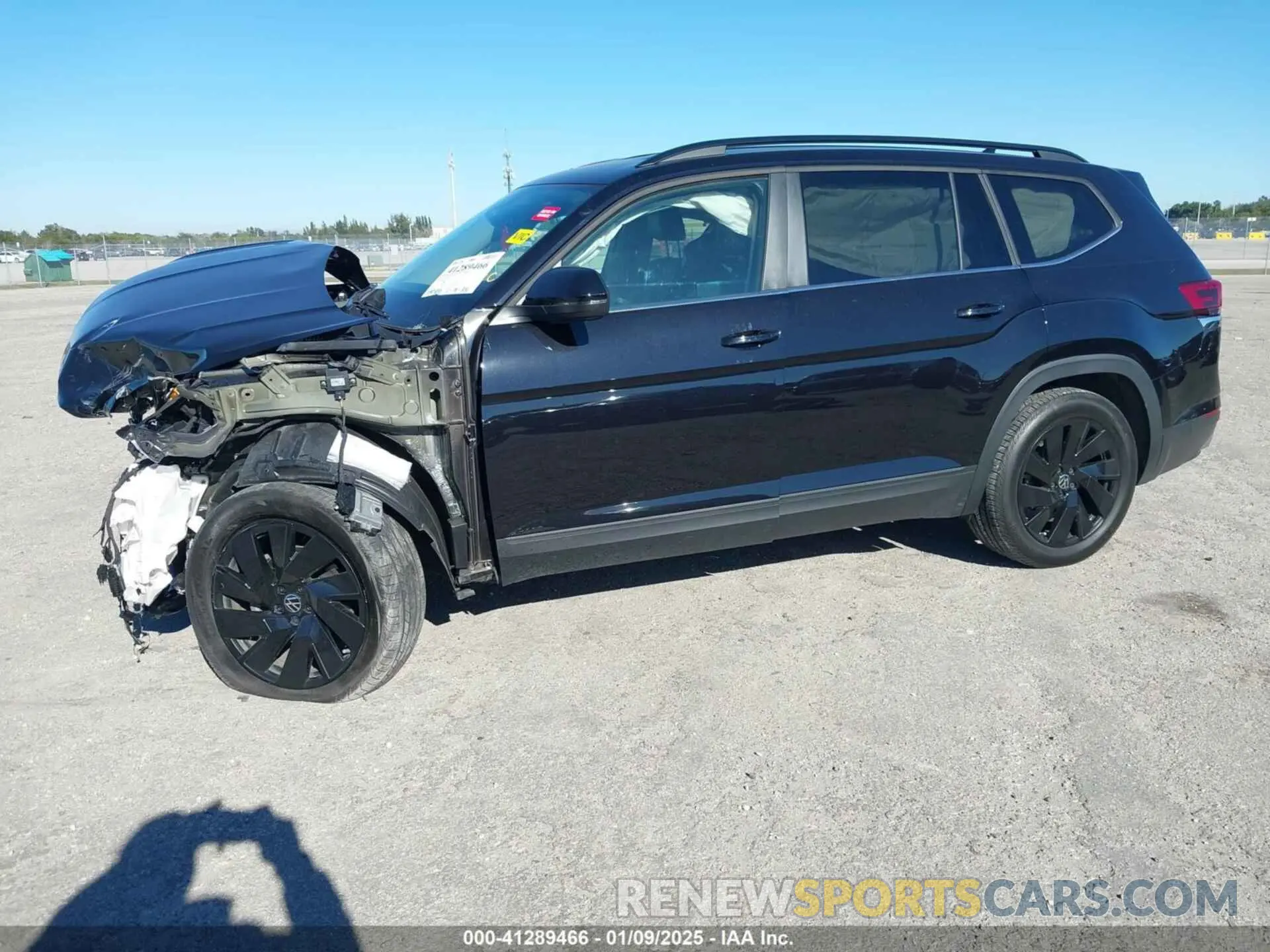 2 fotografías del automóvil dañado 1V2WR2CAXRC522063 VOLKSWAGEN ATLAS 2024