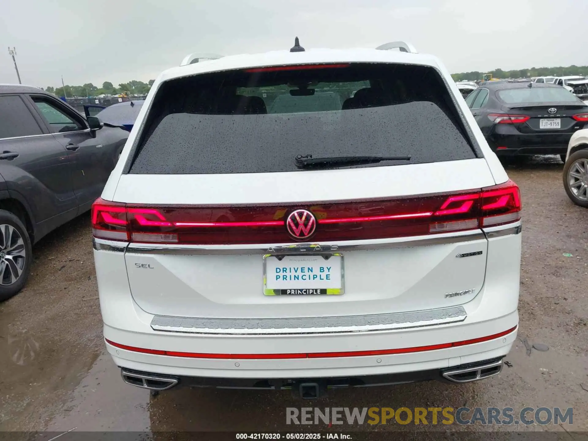 16 fotografías del automóvil dañado 1V2FR2CA8SC539126 VOLKSWAGEN ATLAS 2025
