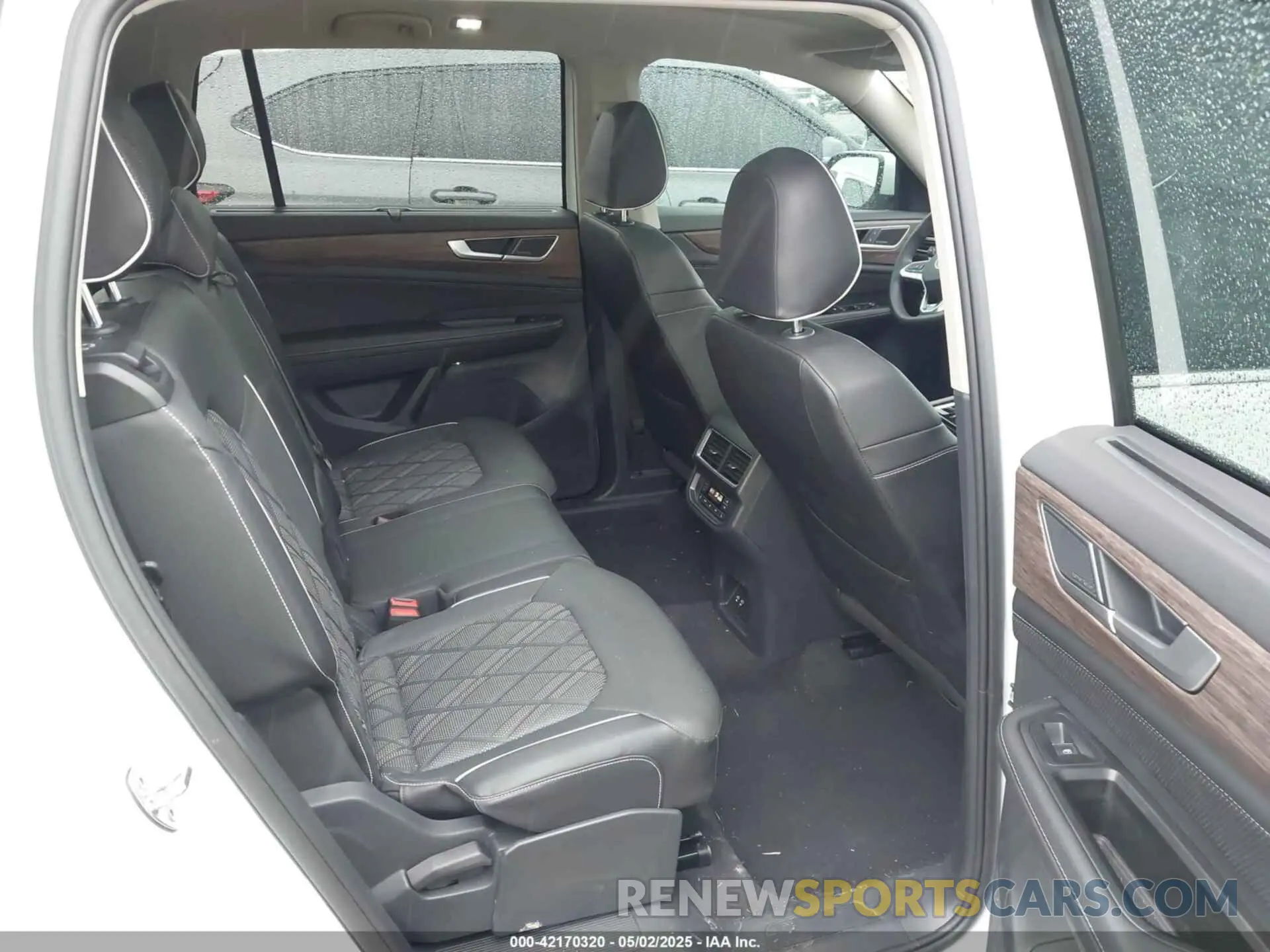 8 fotografías del automóvil dañado 1V2FR2CA8SC539126 VOLKSWAGEN ATLAS 2025