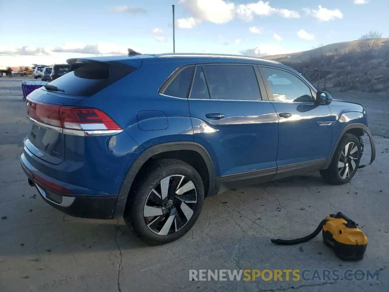 3 fotografías del automóvil dañado 1V2HE2CA6SC200594 VOLKSWAGEN ATLAS 2025