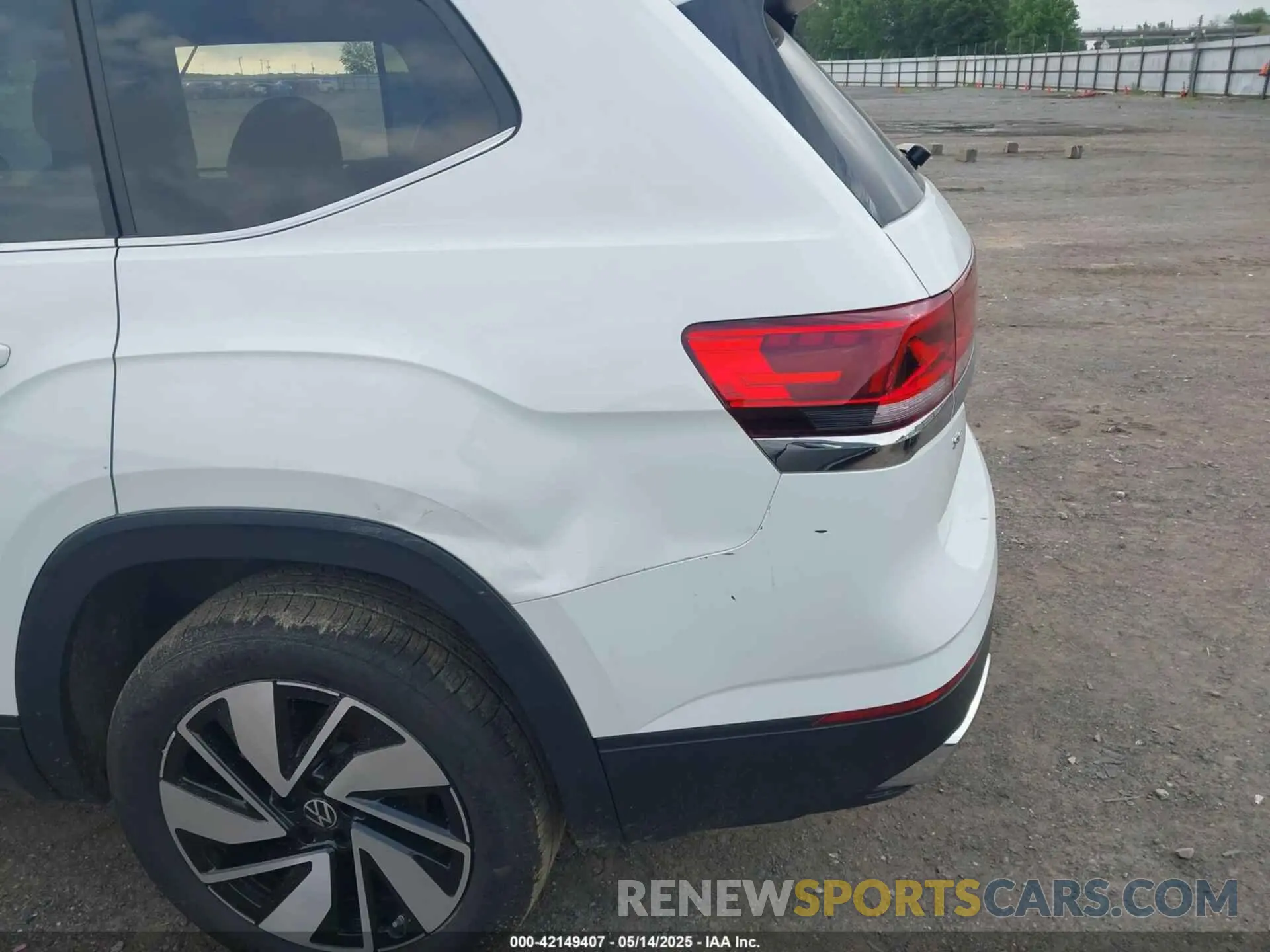18 fotografías del automóvil dañado 1V2HR2CAXSC505813 VOLKSWAGEN ATLAS 2025