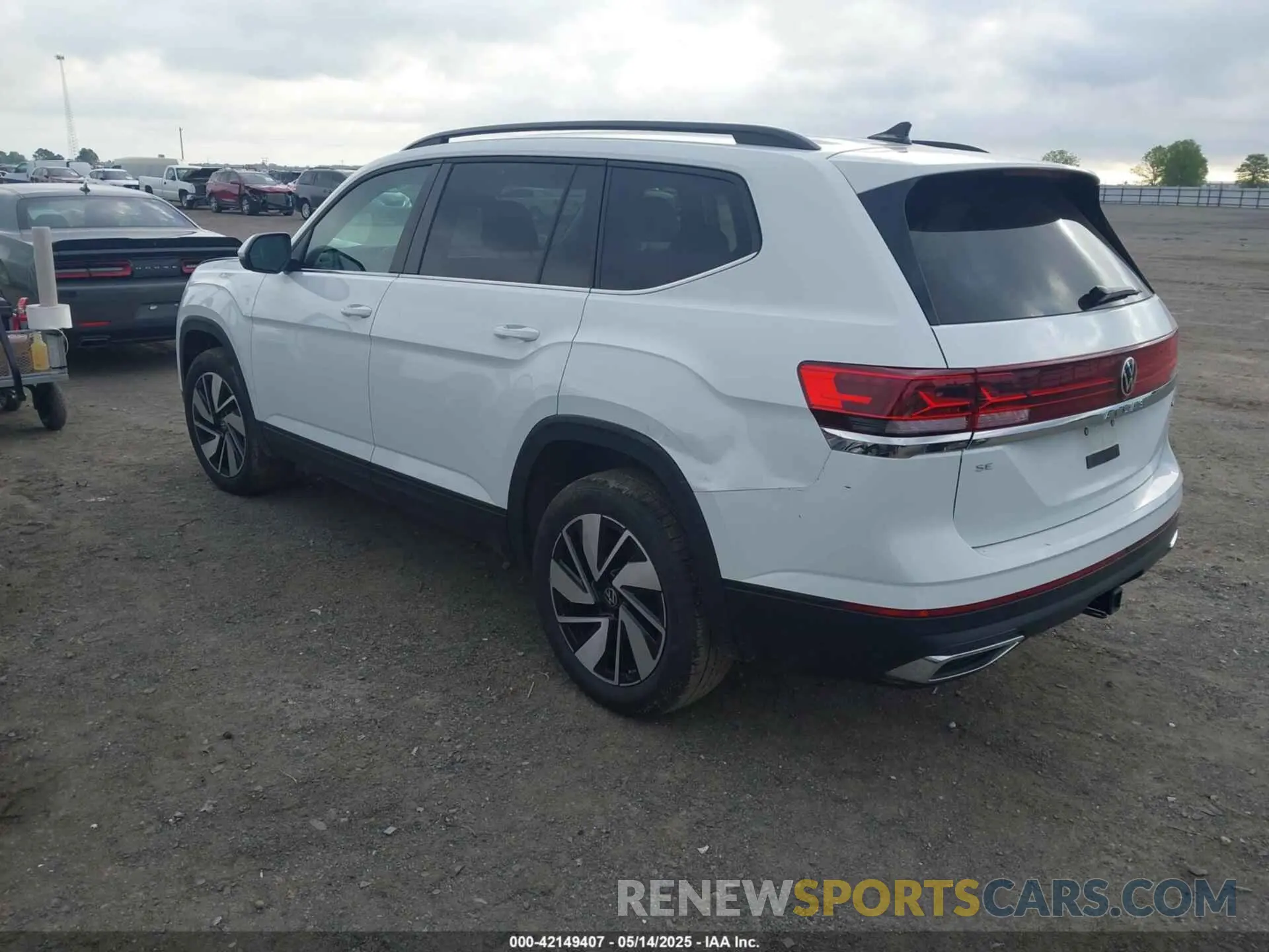 3 fotografías del automóvil dañado 1V2HR2CAXSC505813 VOLKSWAGEN ATLAS 2025