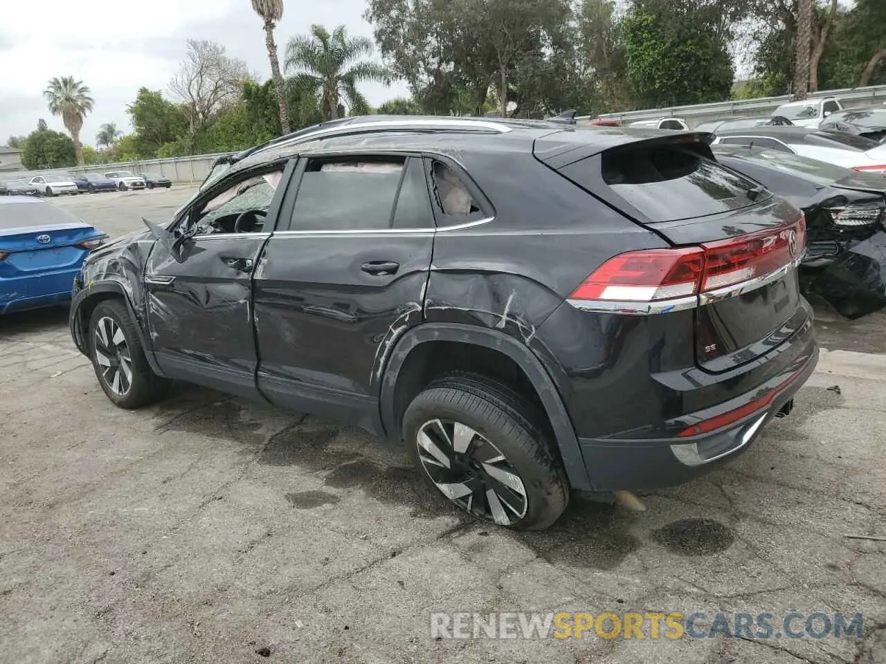 2 fotografías del automóvil dañado 1V2WE2CA0SC204826 VOLKSWAGEN ATLAS 2025