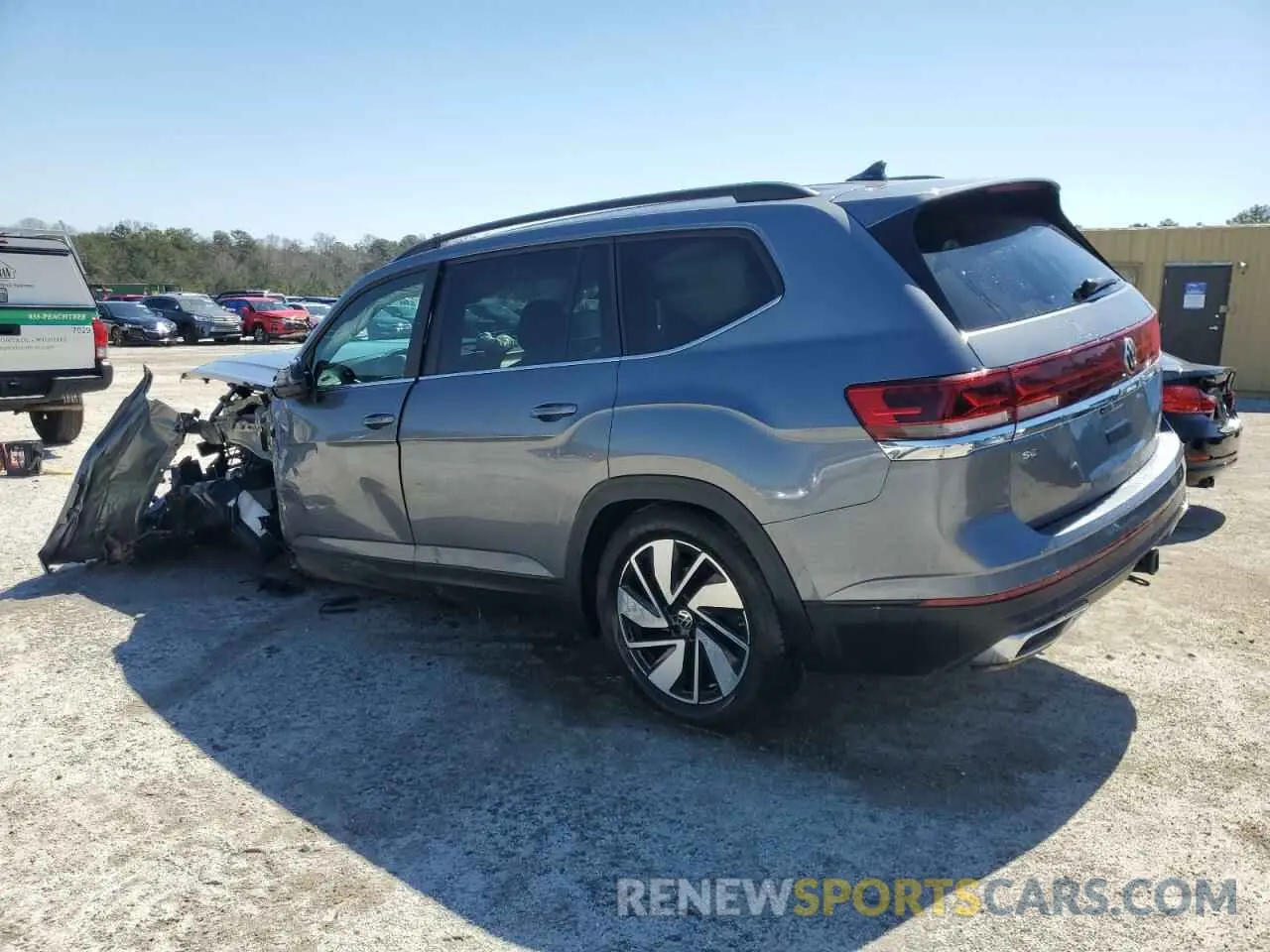 2 fotografías del automóvil dañado 1V2WR2CA9SC502196 VOLKSWAGEN ATLAS 2025