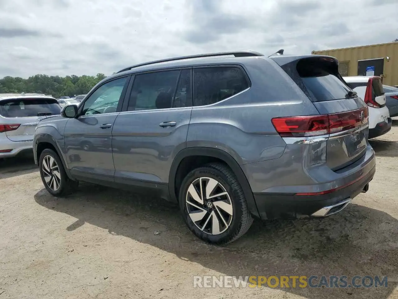 2 fotografías del automóvil dañado 1V2WR2CA9SC540088 VOLKSWAGEN ATLAS 2025