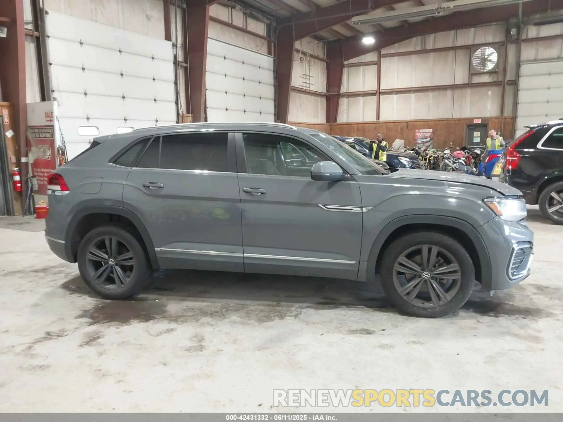 13 fotografías del automóvil dañado 1V21E2CA5LC229605 VOLKSWAGEN ATLAS CROSS SPORT 2020