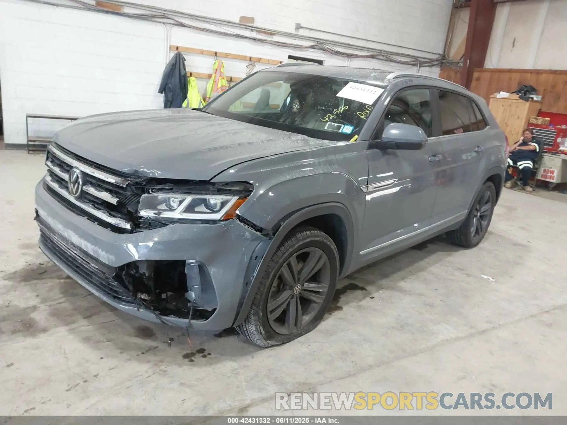 2 fotografías del automóvil dañado 1V21E2CA5LC229605 VOLKSWAGEN ATLAS CROSS SPORT 2020