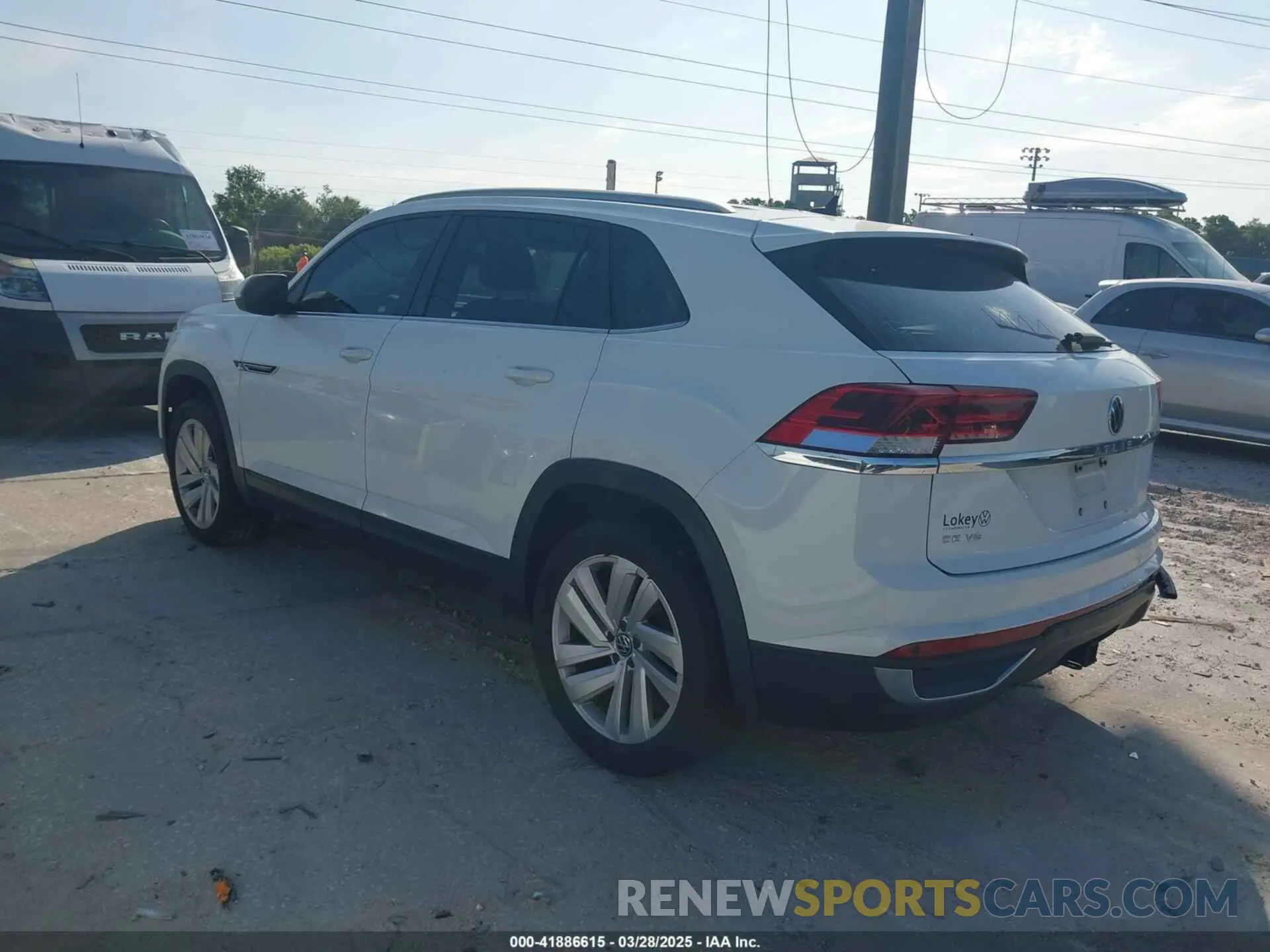 3 fotografías del automóvil dañado 1V21E2CA8LC226956 VOLKSWAGEN ATLAS CROSS SPORT 2020
