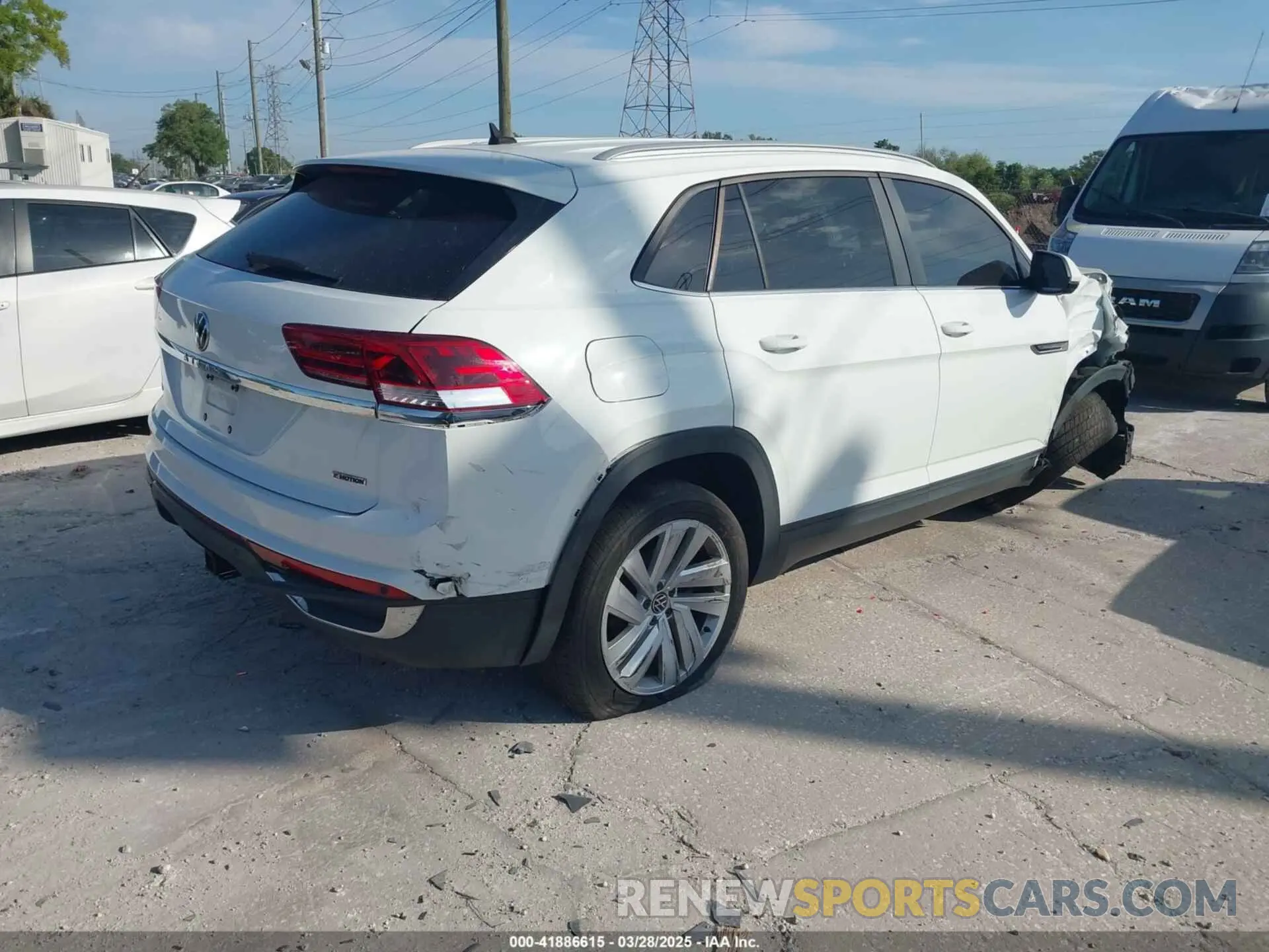 4 fotografías del automóvil dañado 1V21E2CA8LC226956 VOLKSWAGEN ATLAS CROSS SPORT 2020
