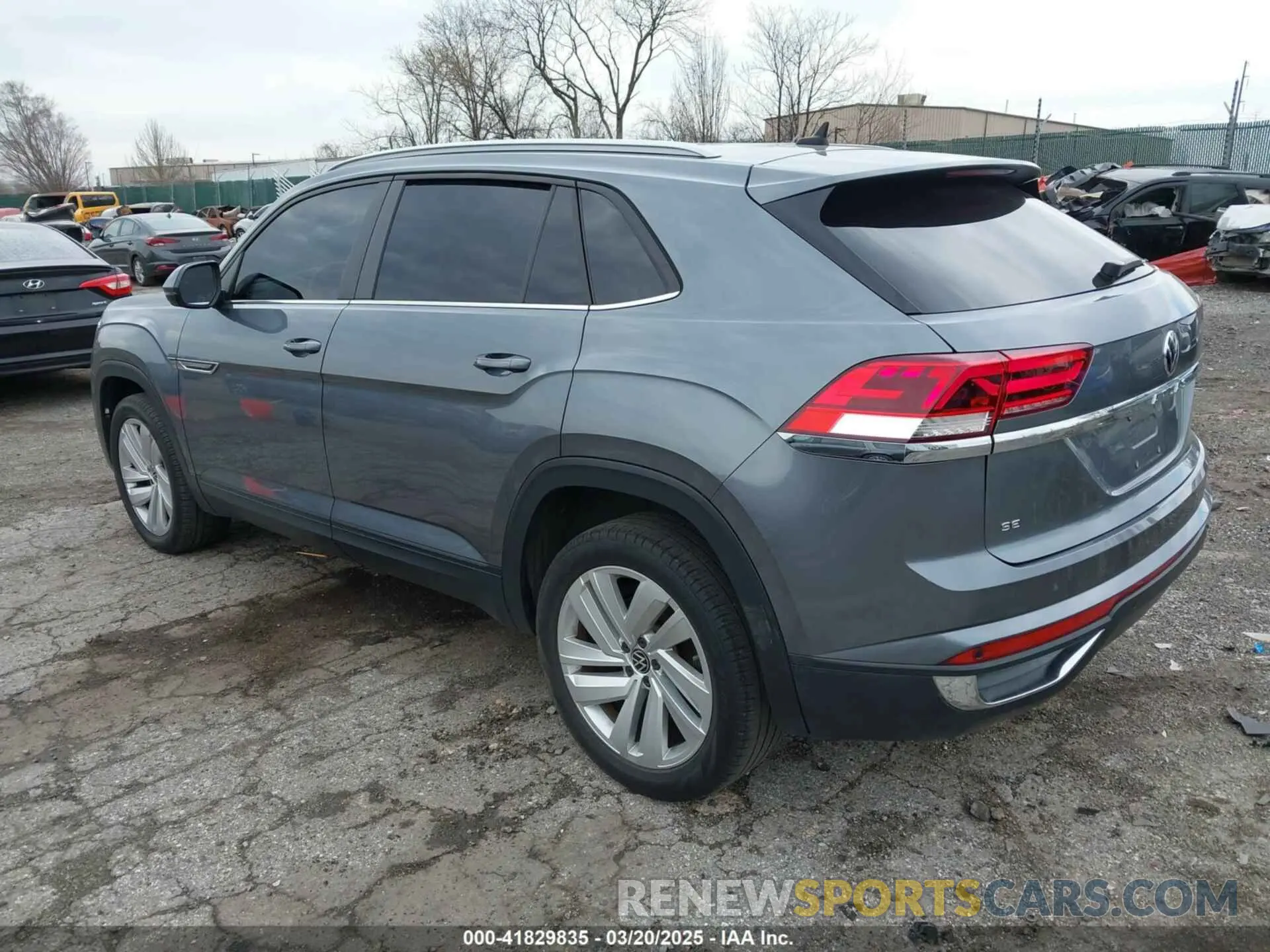 3 fotografías del automóvil dañado 1V25C2CA1LC201646 VOLKSWAGEN ATLAS CROSS SPORT 2020