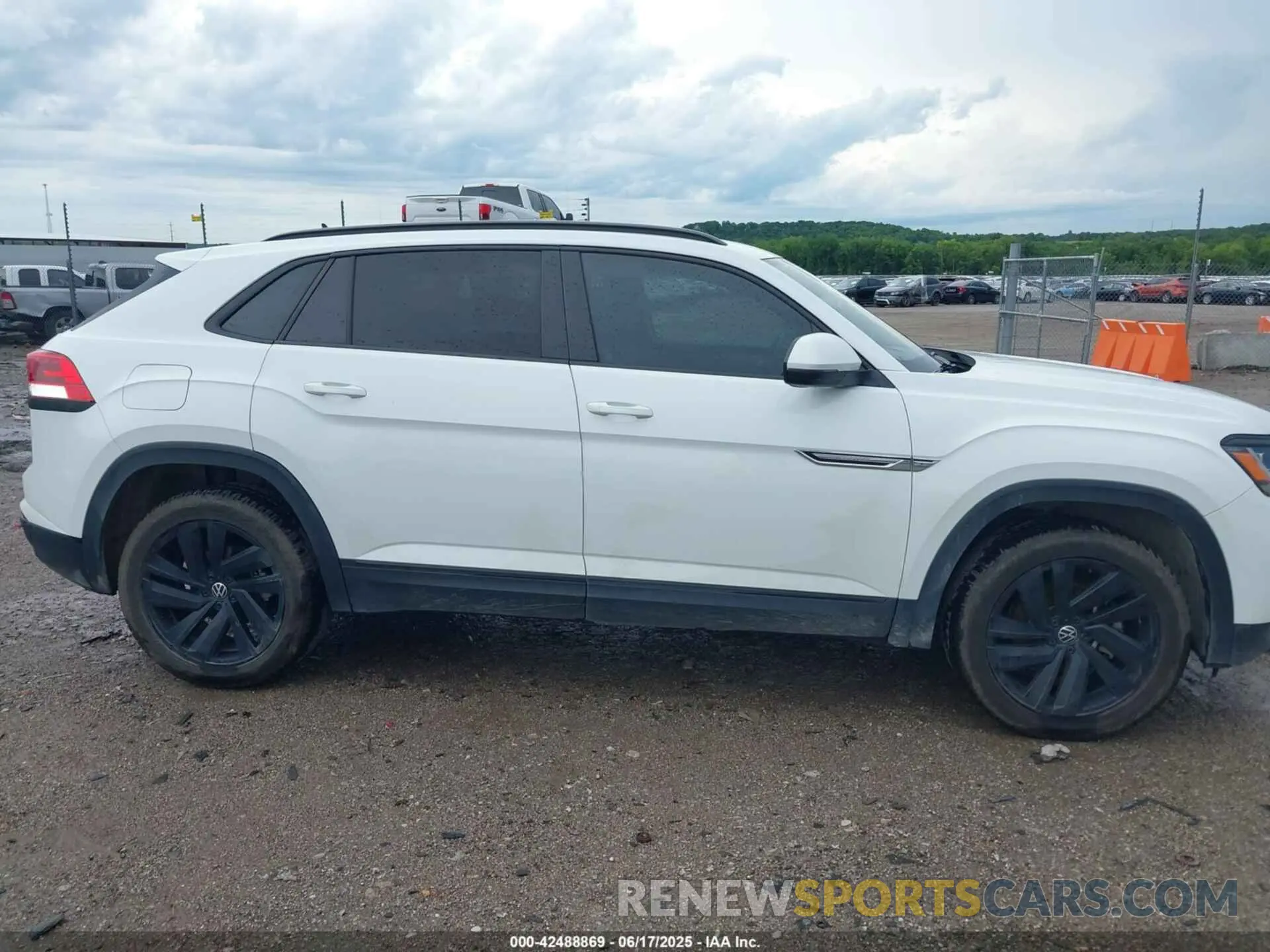 13 fotografías del automóvil dañado 1V2MC2CA6LC228546 VOLKSWAGEN ATLAS CROSS SPORT 2020